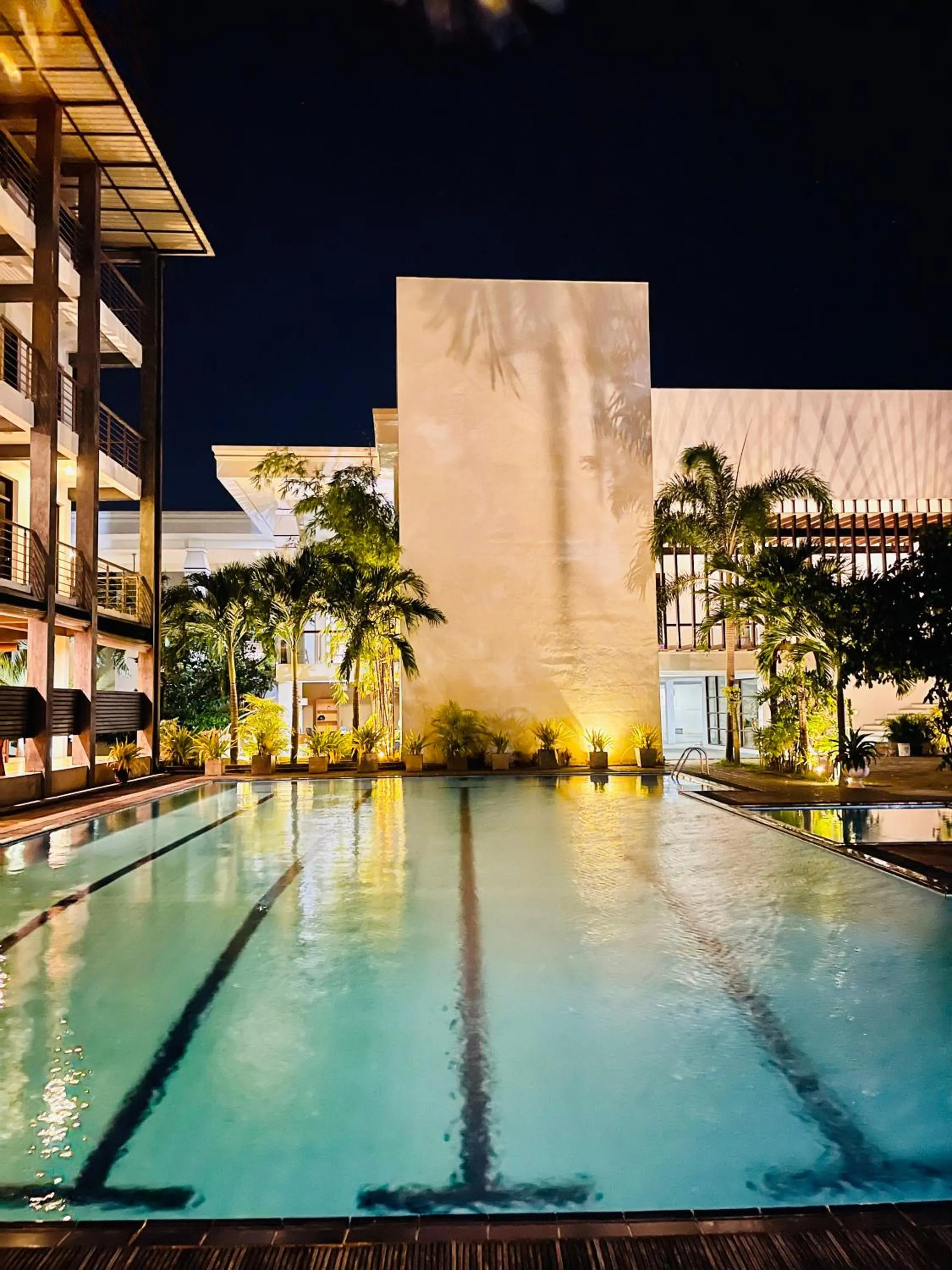 Property building in Olanro Hotel Negombo