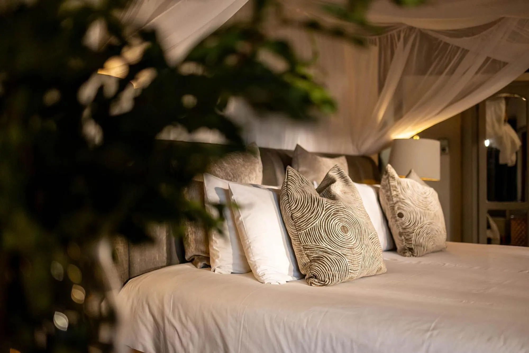 Property building, Bed in Karongwe - Kuname Safari Lodge