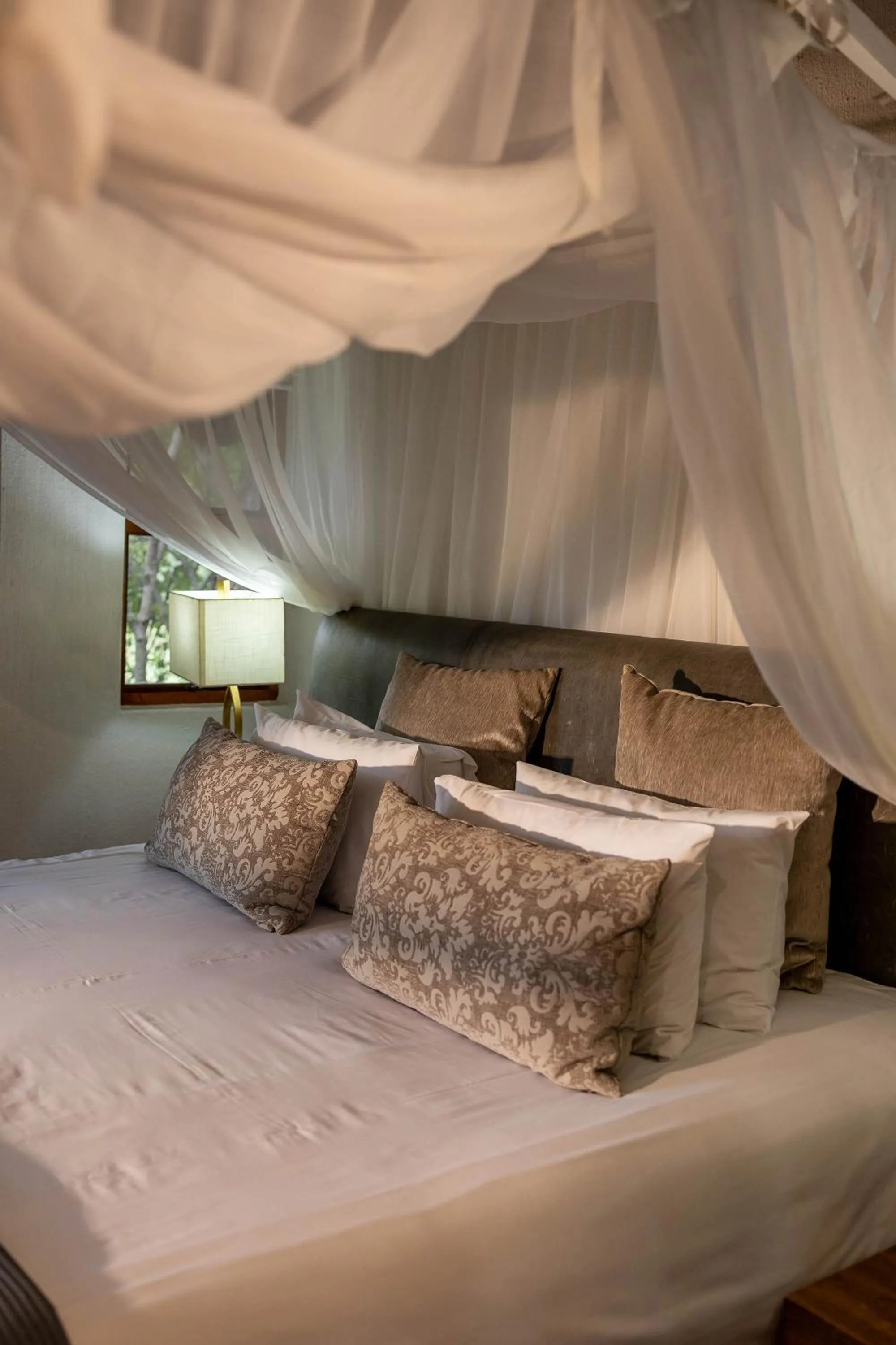 Property building, Bed in Karongwe - Kuname Safari Lodge