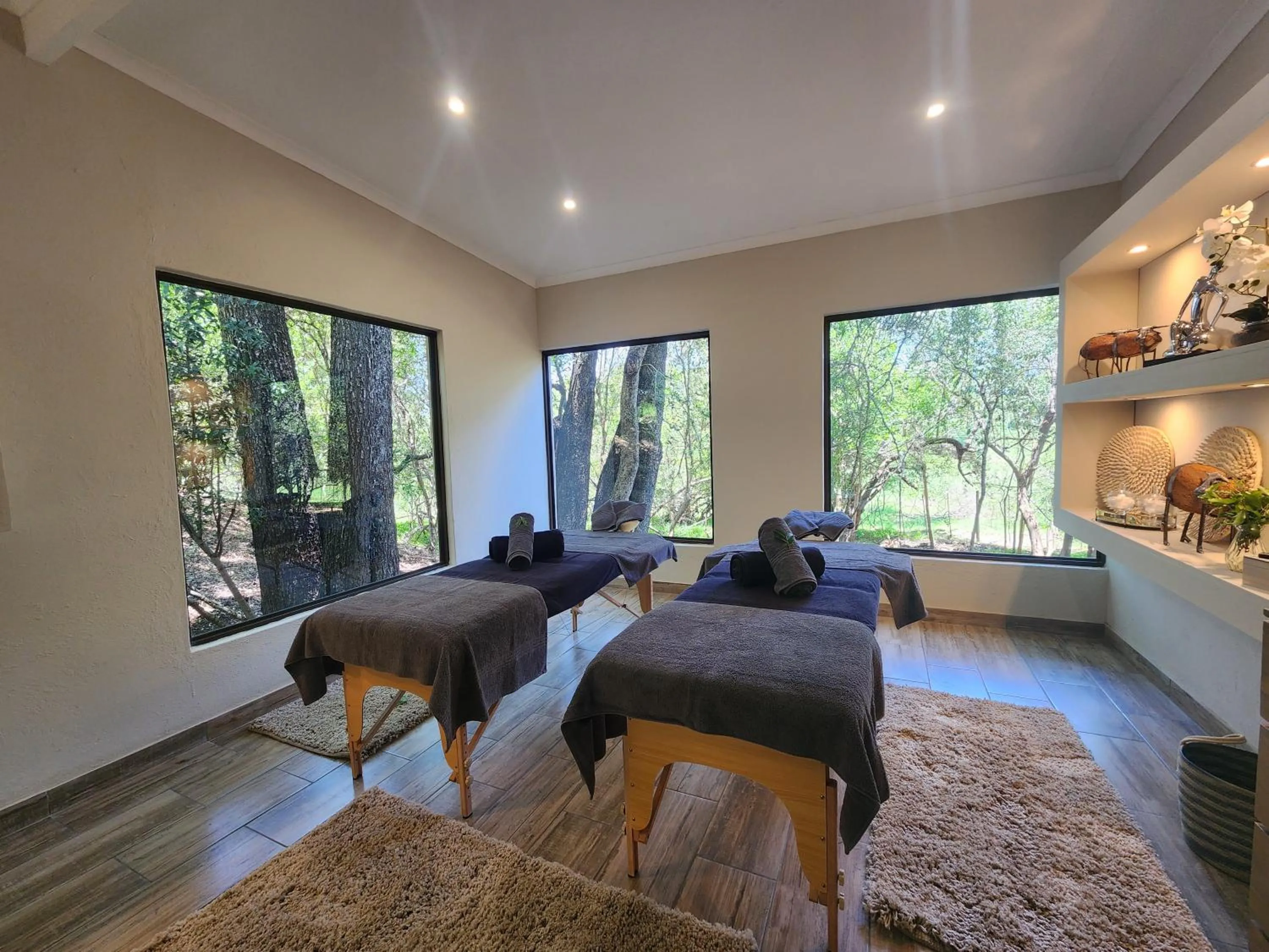 Property building, Bed in Karongwe - Kuname Safari Lodge