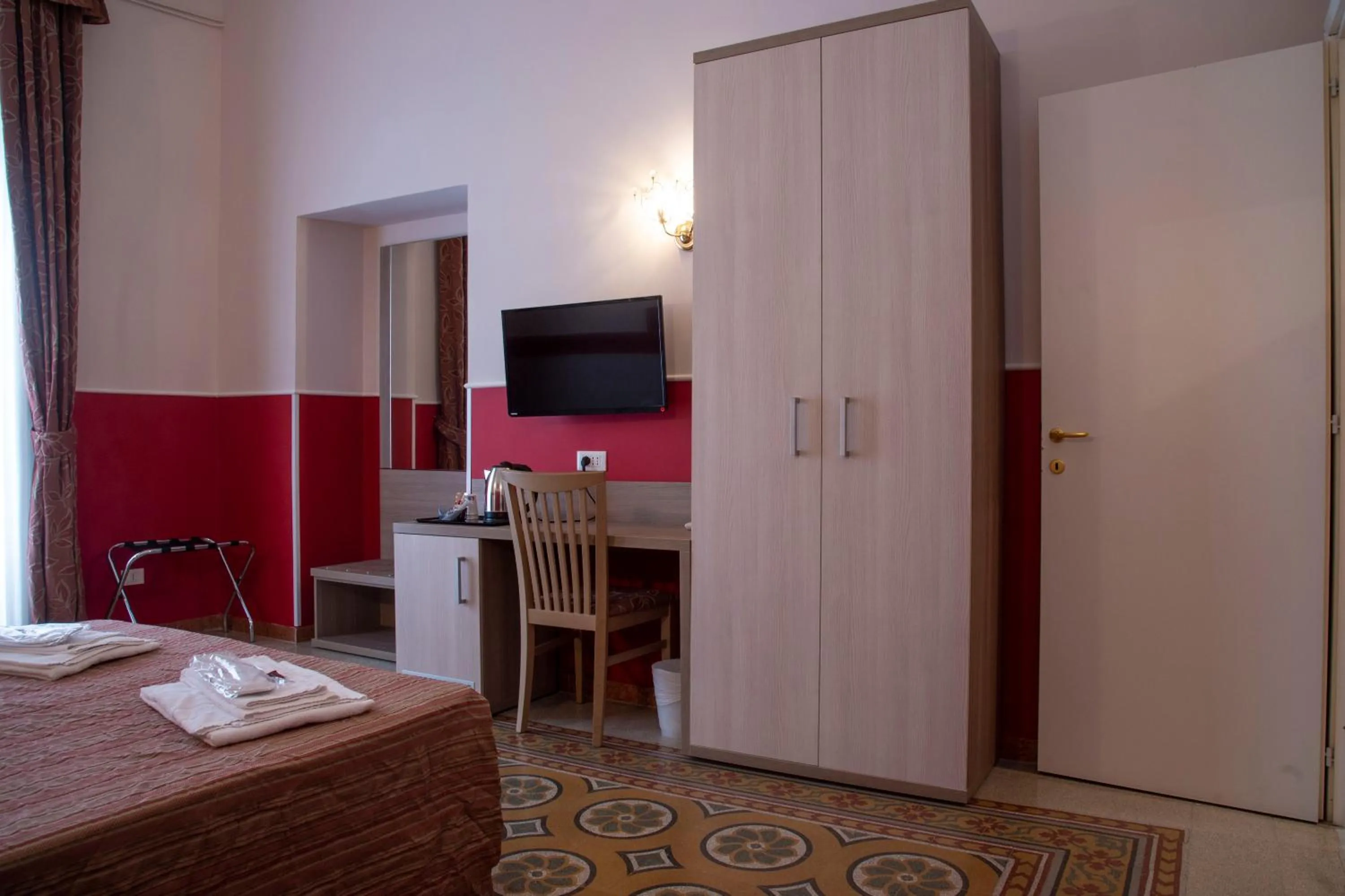 TV and multimedia, Bed in Domus Napoleone