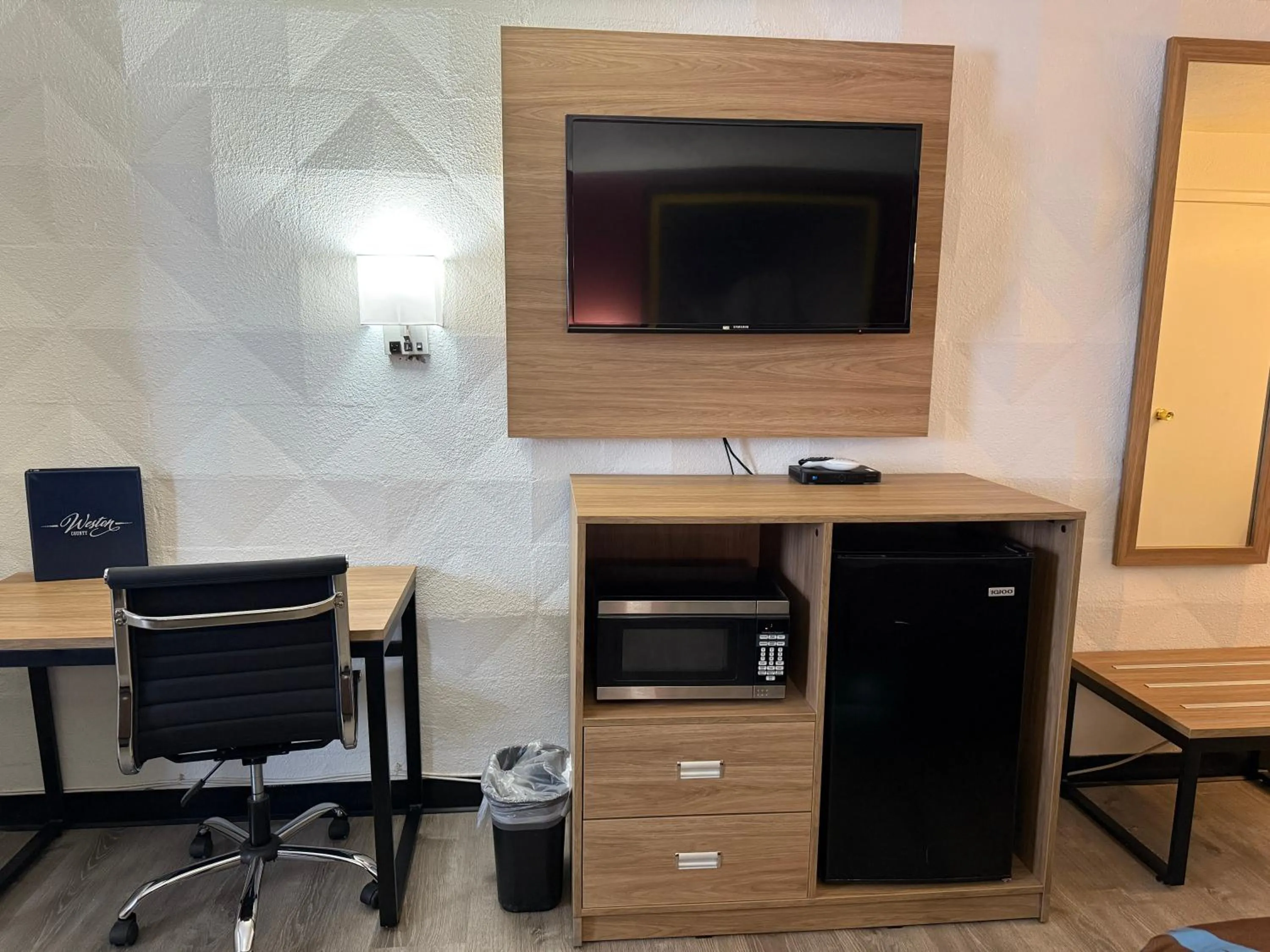 TV and multimedia in Super 8 by Wyndham Newcastle