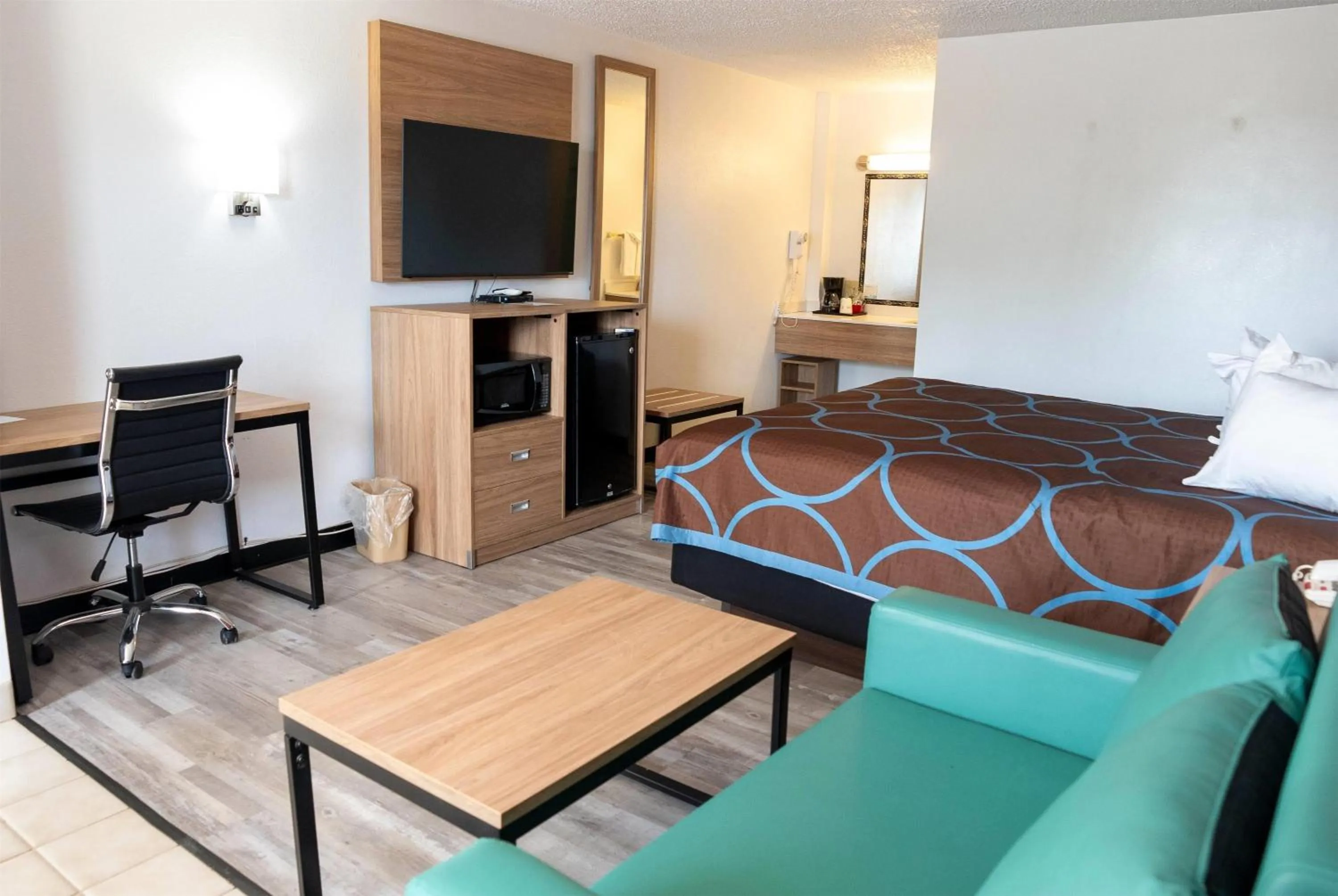 Photo of the whole room, Bed in Super 8 by Wyndham Newcastle