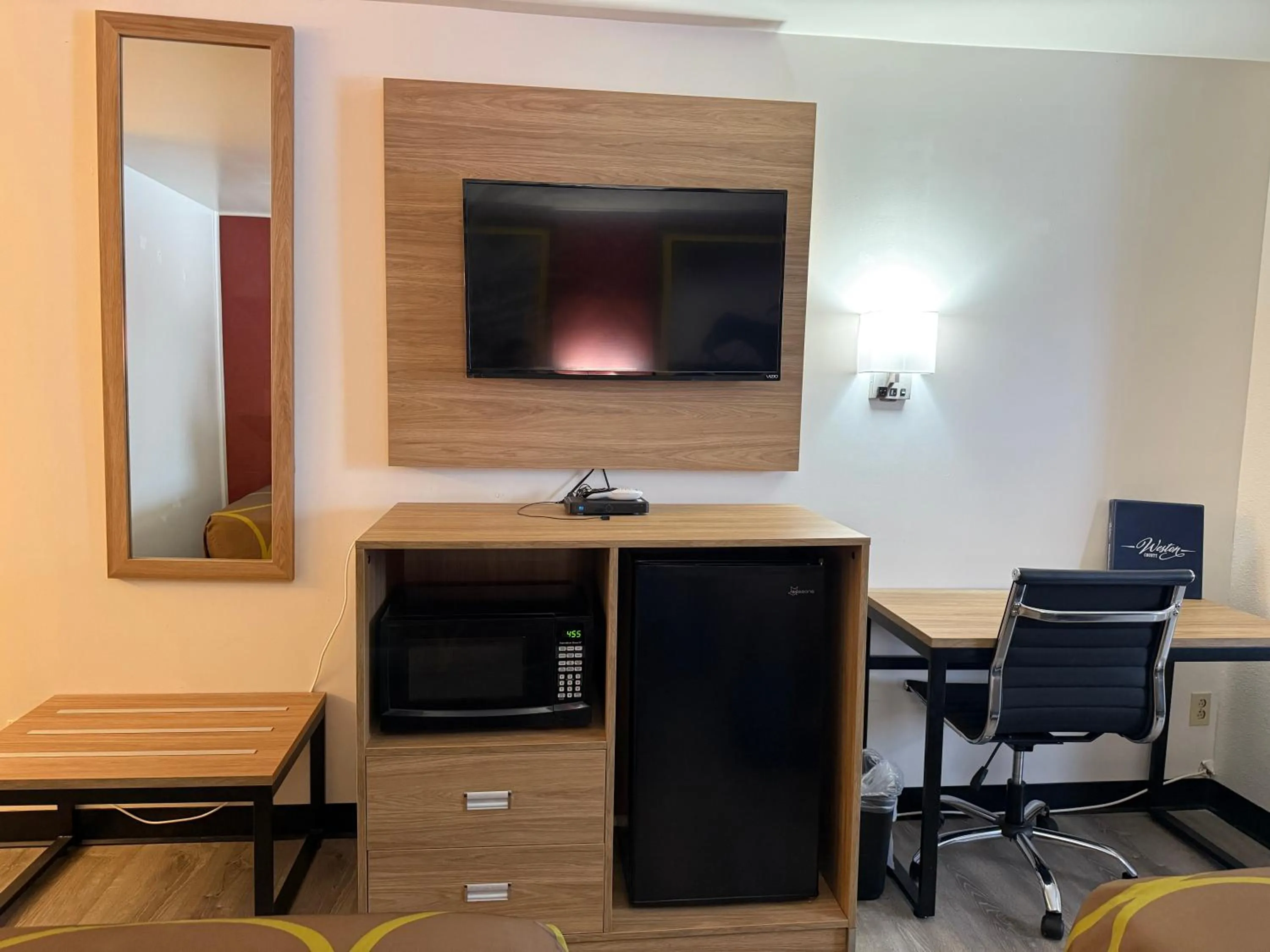 Kitchen or kitchenette in Super 8 by Wyndham Newcastle