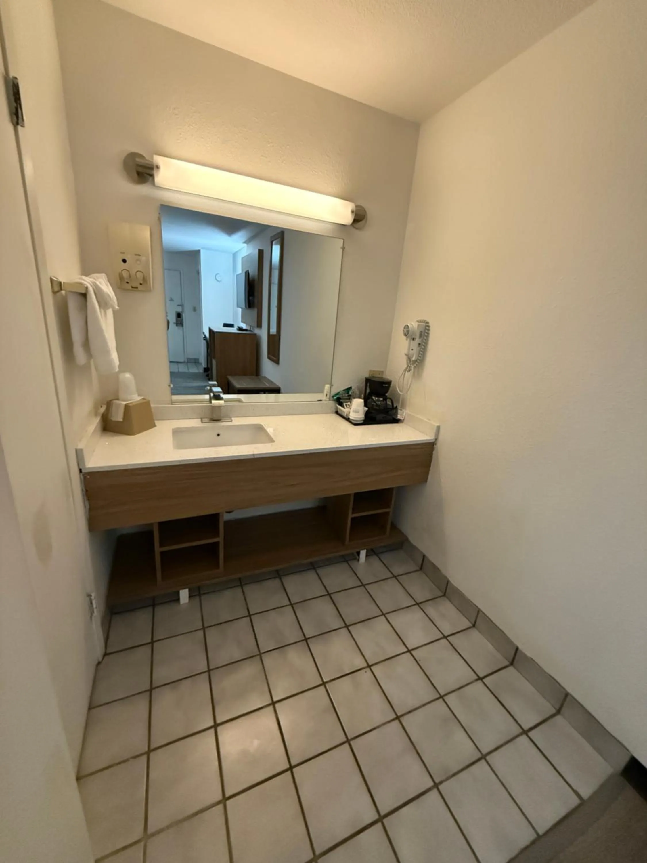 Bedroom in Super 8 by Wyndham Newcastle