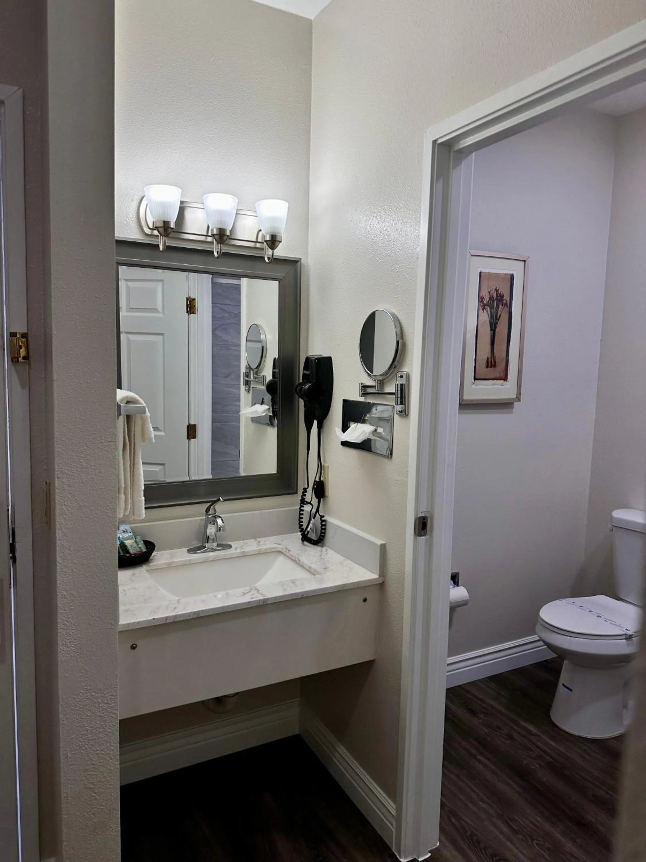 Bathroom in Americas Hotel - El Paso Airport / Medical Center