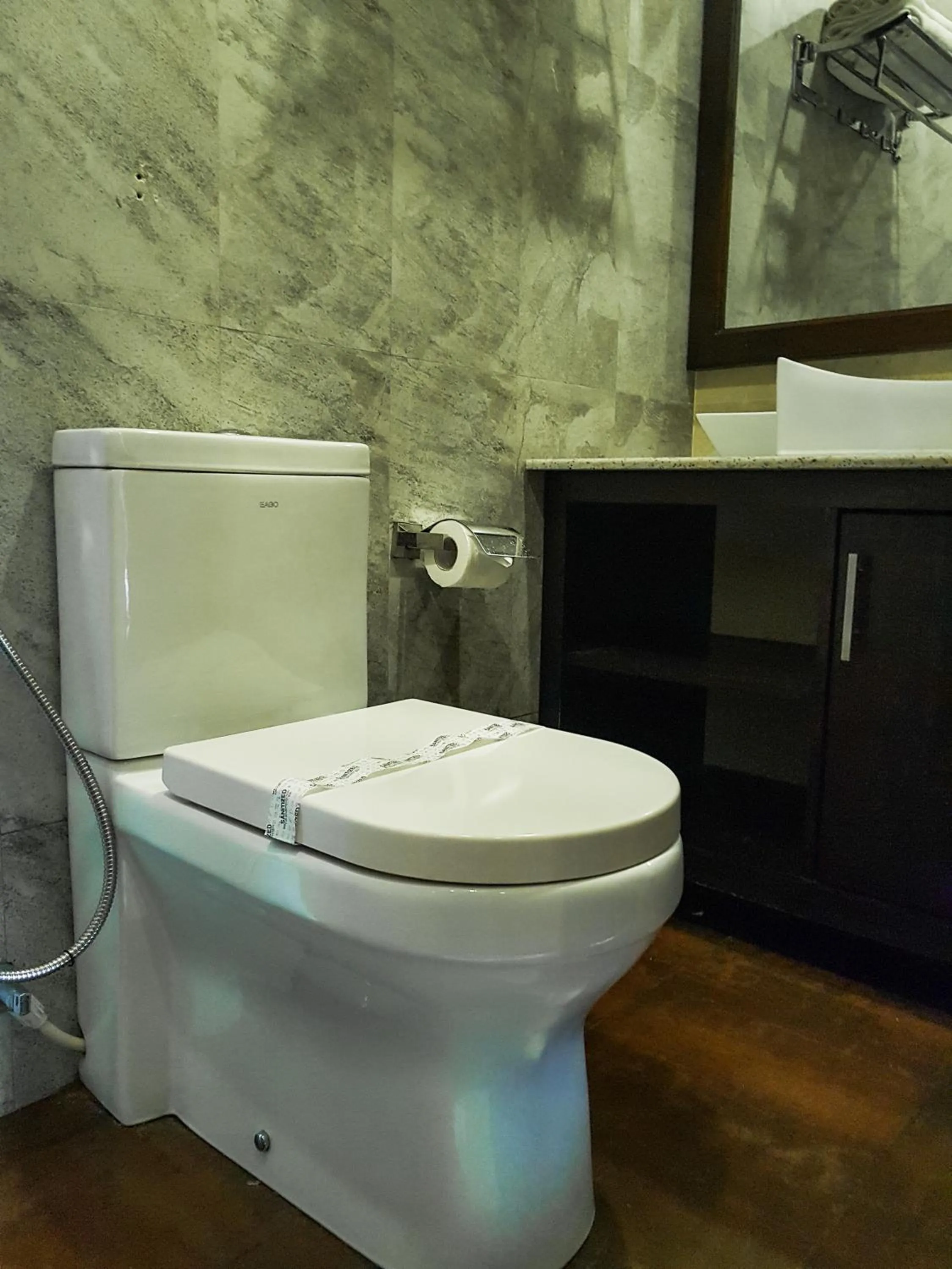 Toilet in Galaxy City Hotel