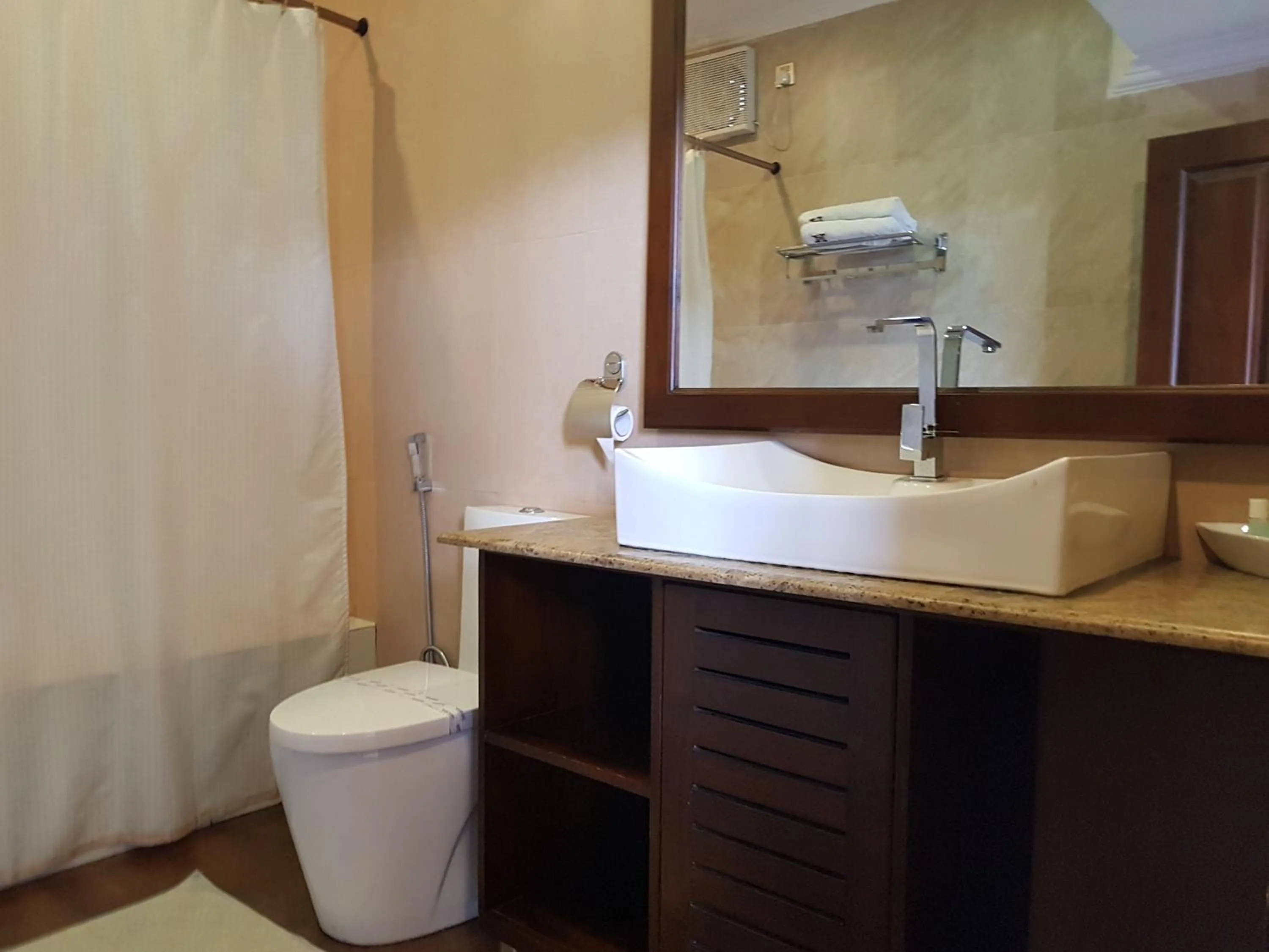 Toilet in Galaxy City Hotel