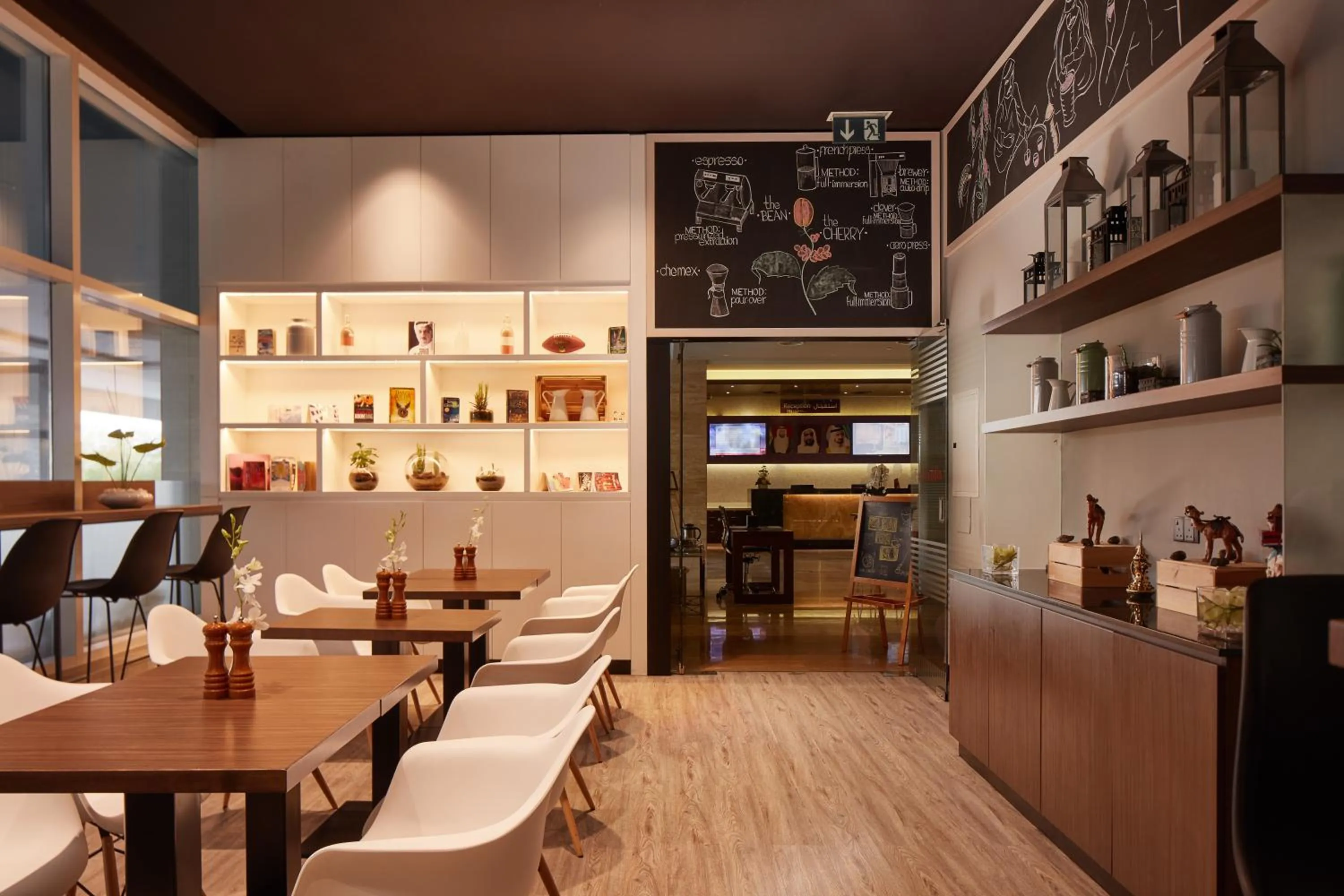 Restaurant/places to eat in Treppan Hotel & Suites By Fakhruddin