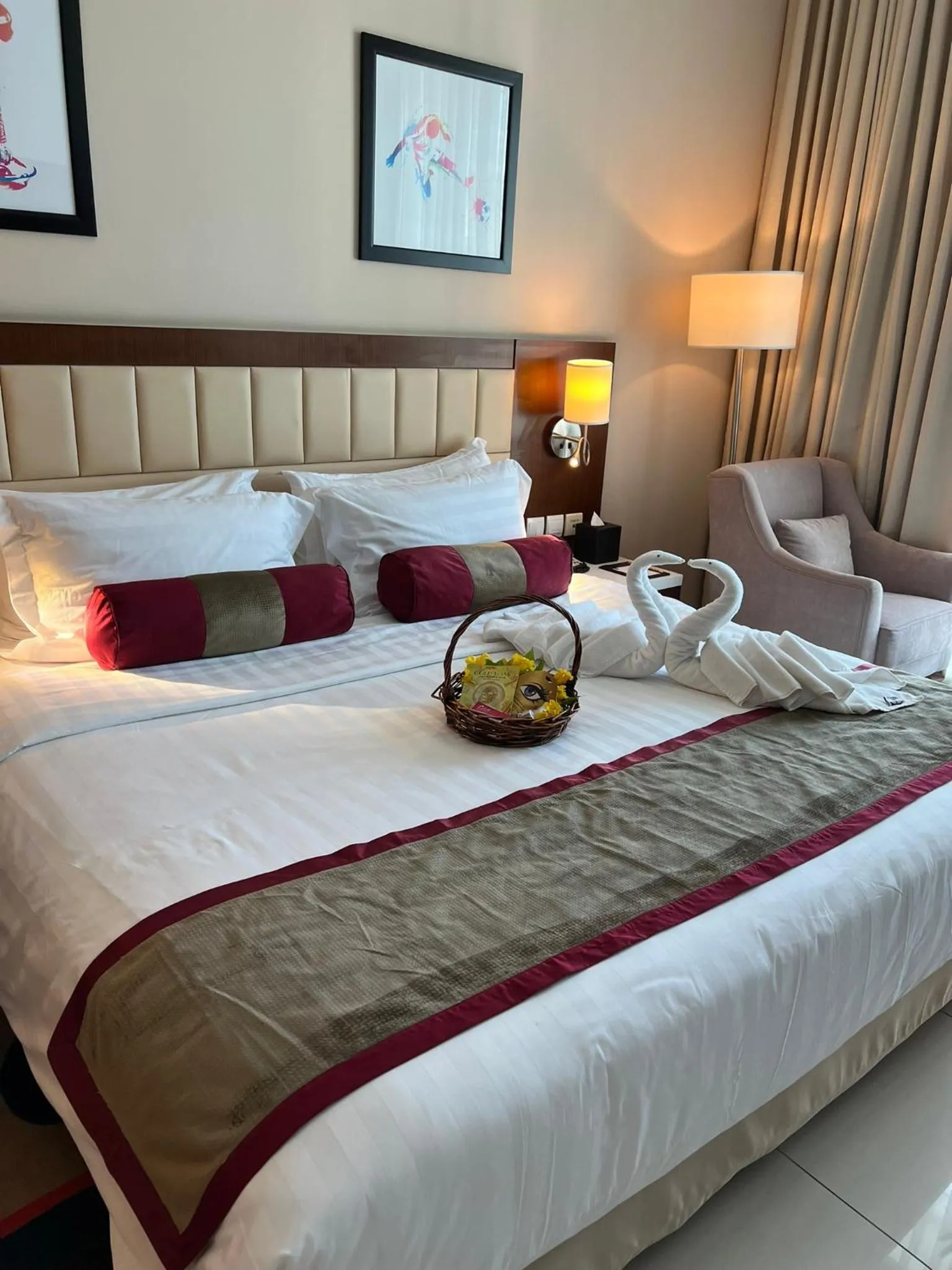 Bed in Treppan Hotel & Suites By Fakhruddin