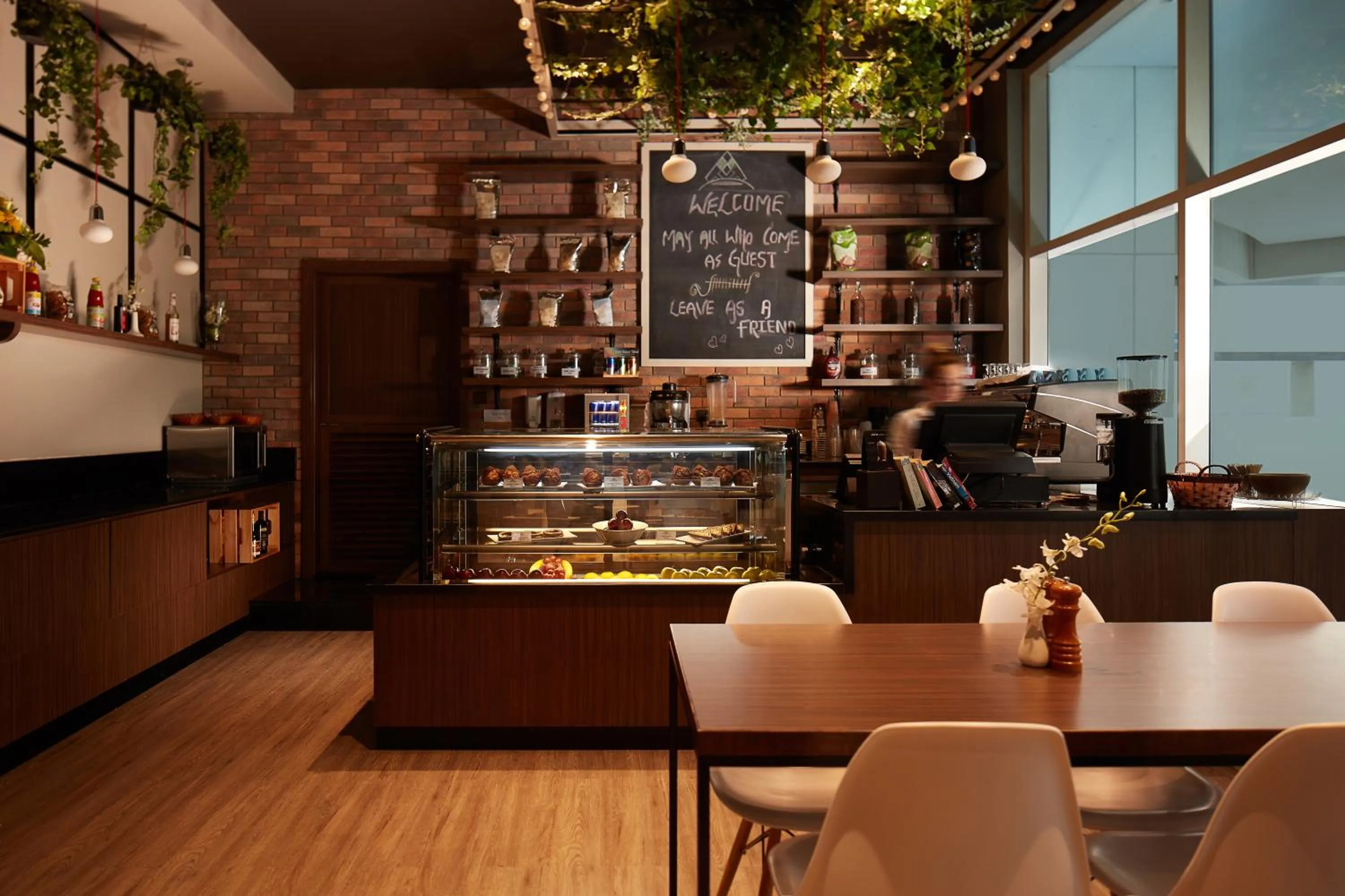 Restaurant/places to eat in Treppan Hotel & Suites By Fakhruddin