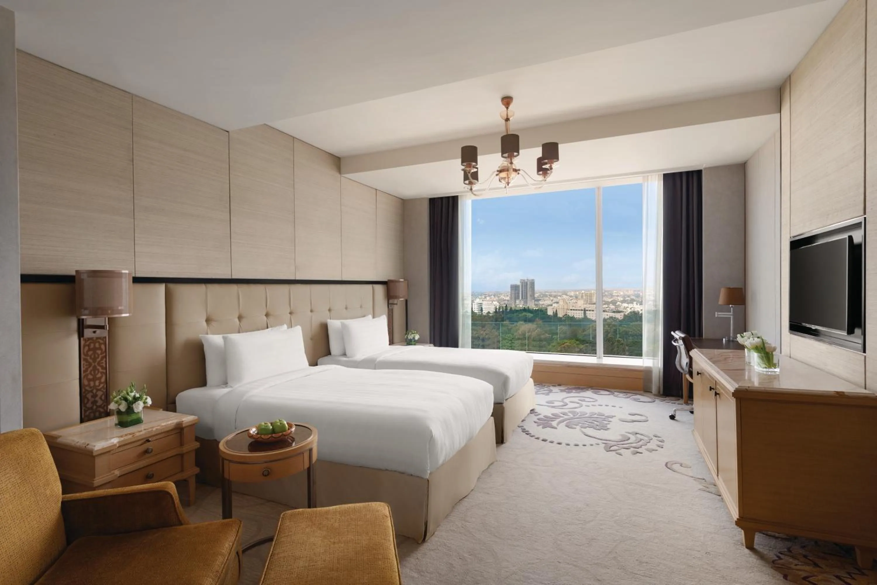 Photo of the whole room, Bed in Shangri-La Bengaluru