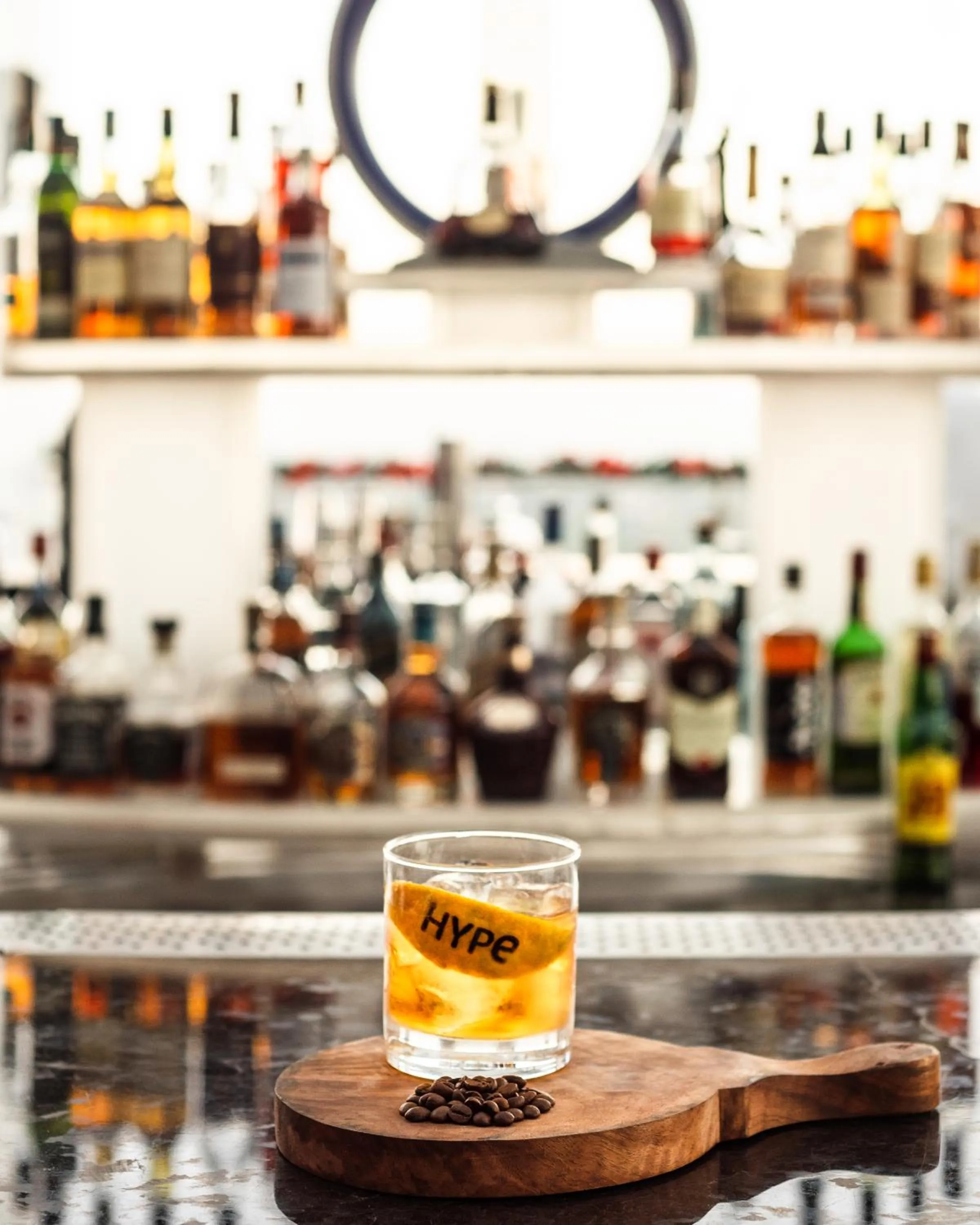 Lounge or bar in Shangri-La Bengaluru