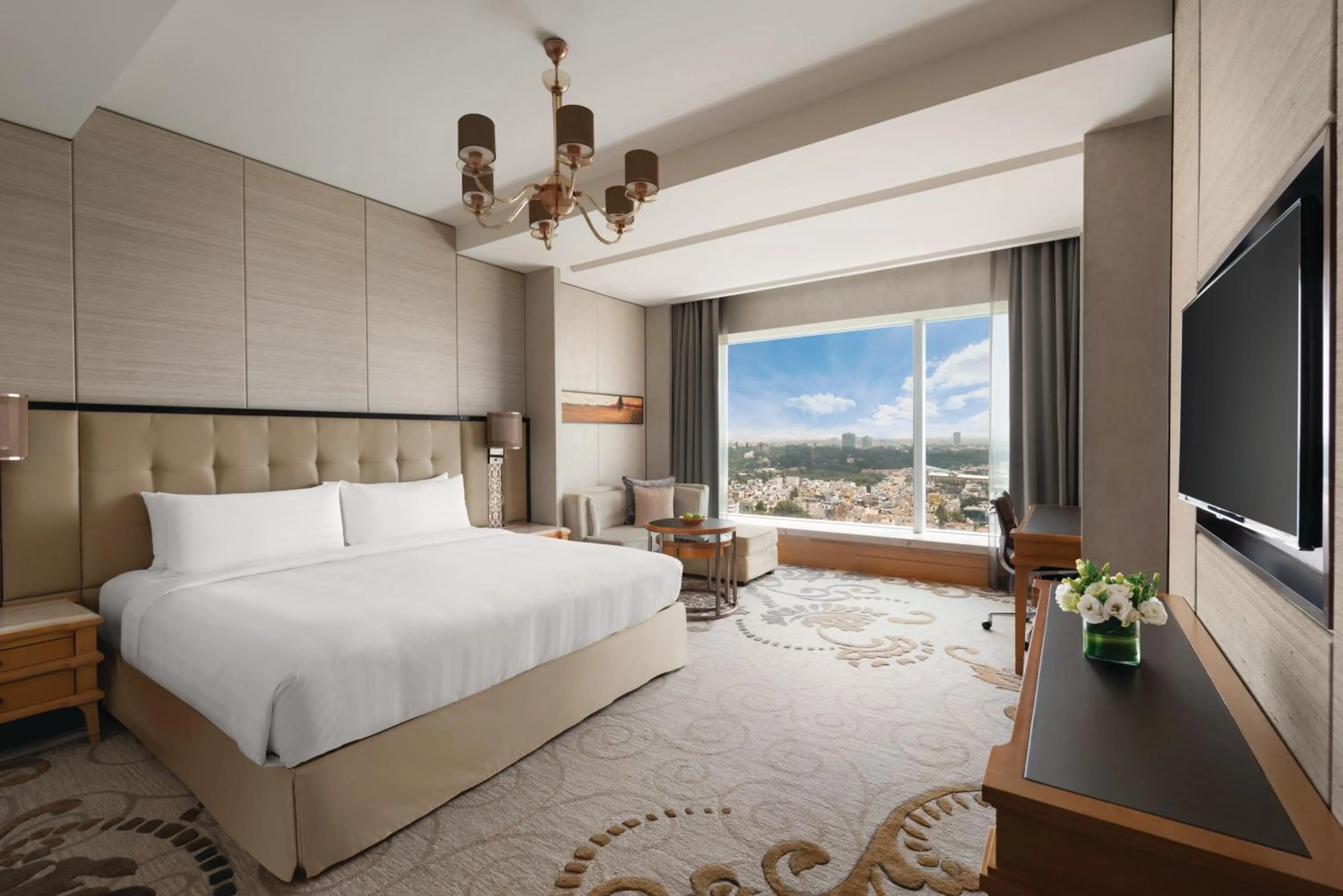 TV and multimedia, Bed in Shangri-La Bengaluru