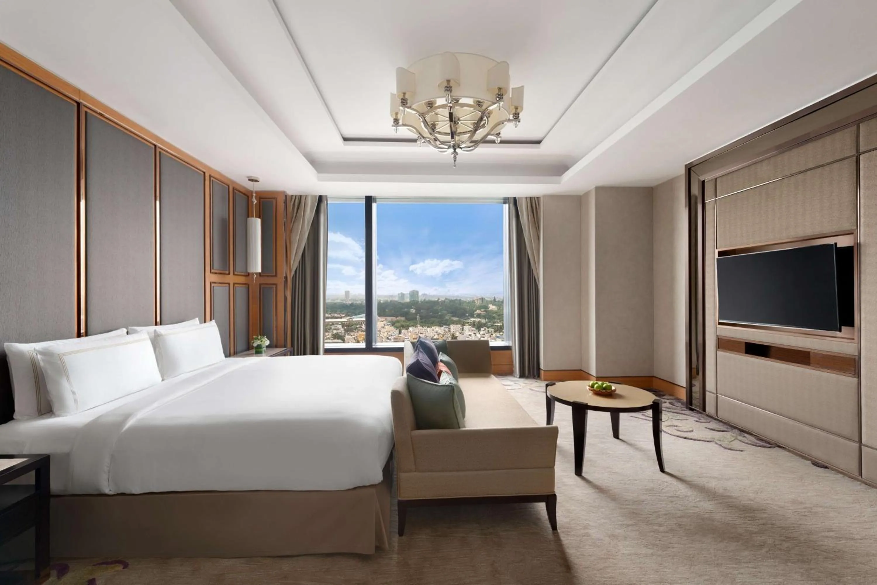 Bed in Shangri-La Bengaluru