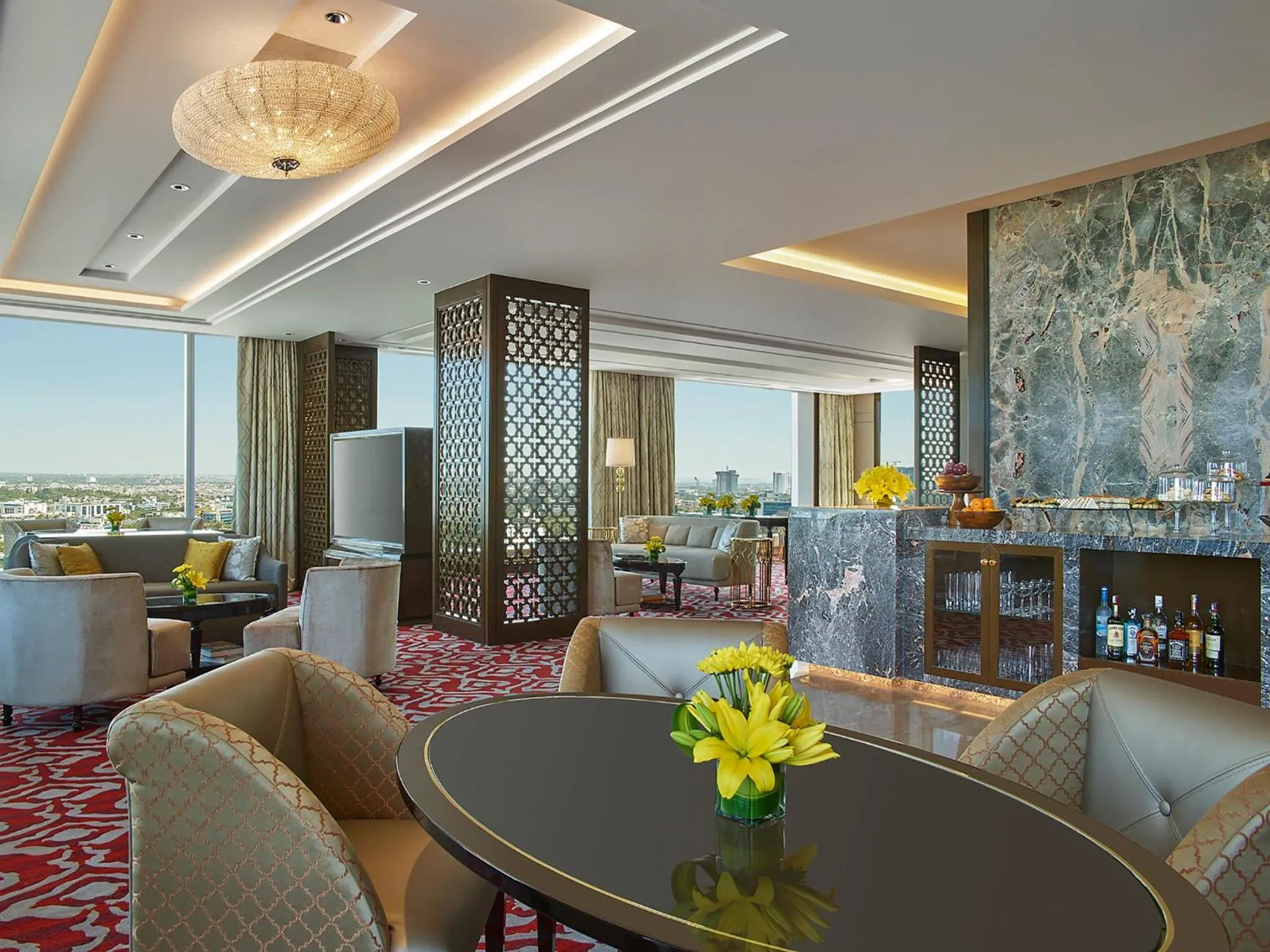 Communal lounge/ TV room in Shangri-La Bengaluru