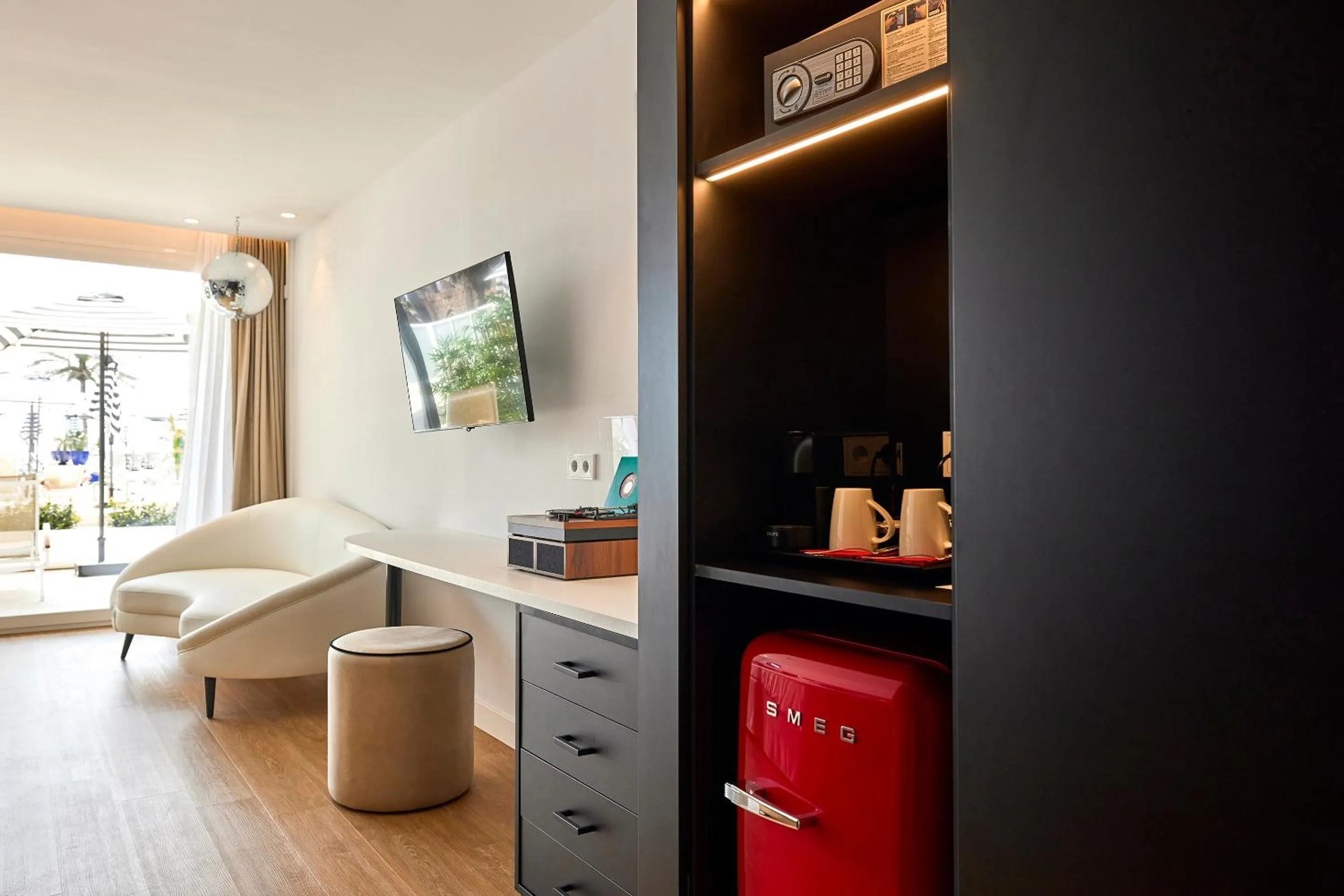 TV and multimedia in Universal Hotel Neptuno - Adults Only