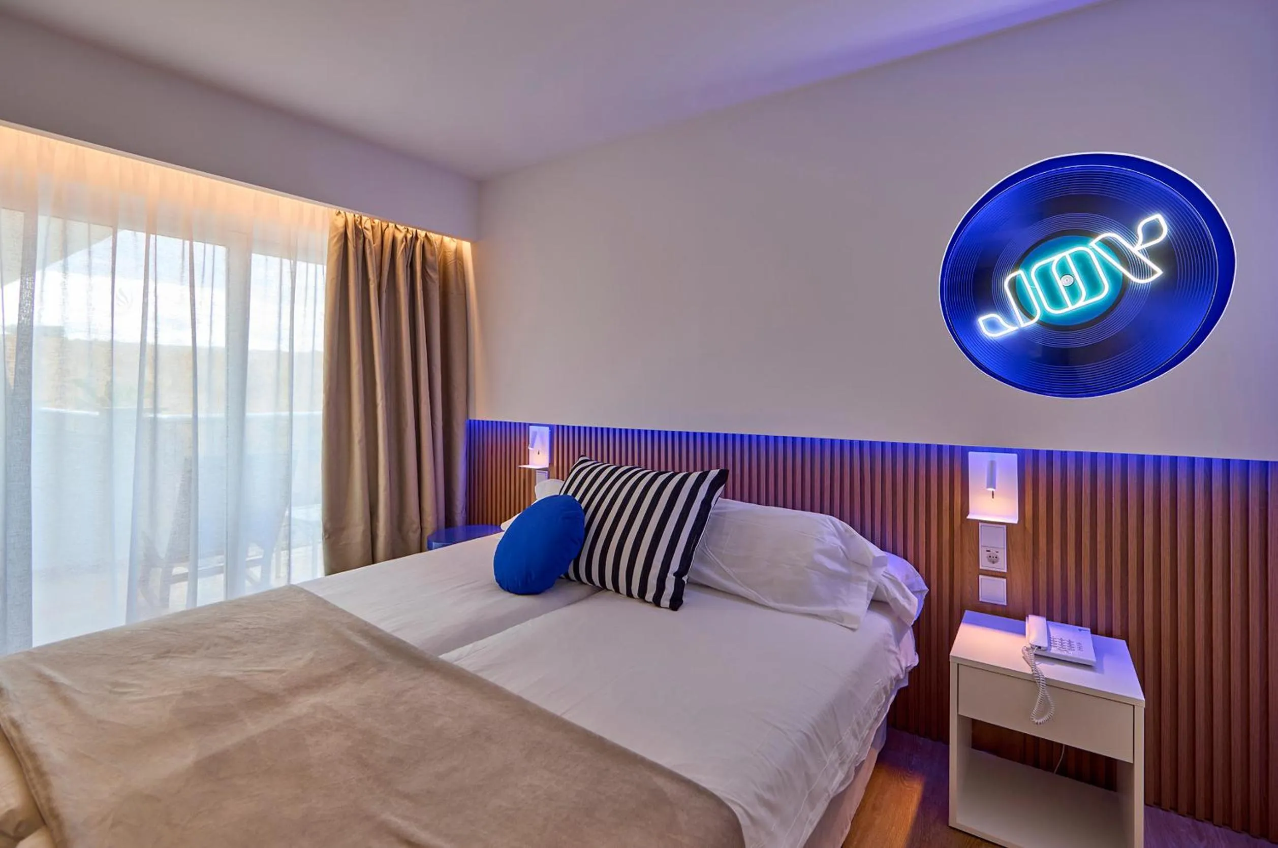Bed in Universal Hotel Neptuno - Adults Only