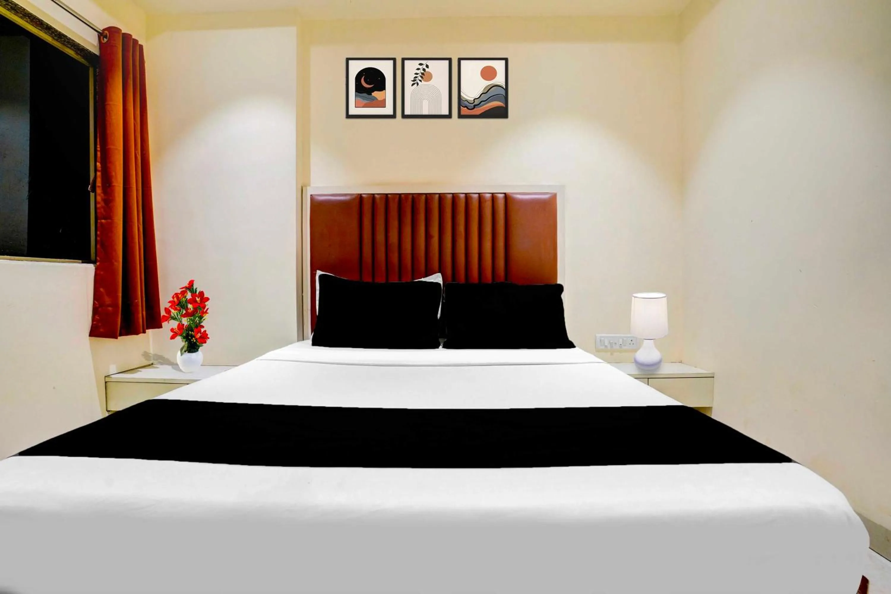 Bedroom, Bed in Hotel O Ulhasnagar Railway Station