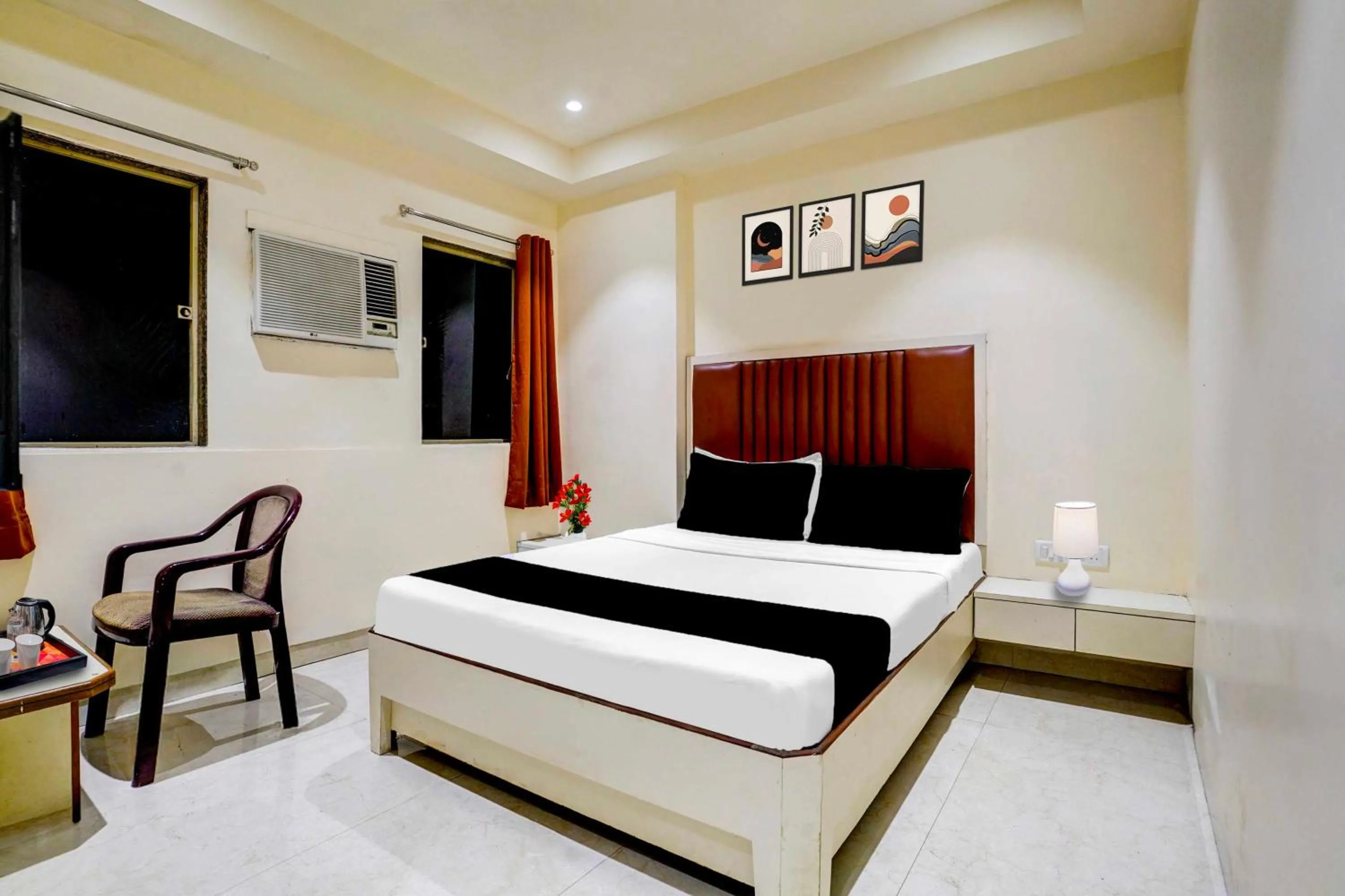 Bedroom, Bed in Hotel O Ulhasnagar Railway Station