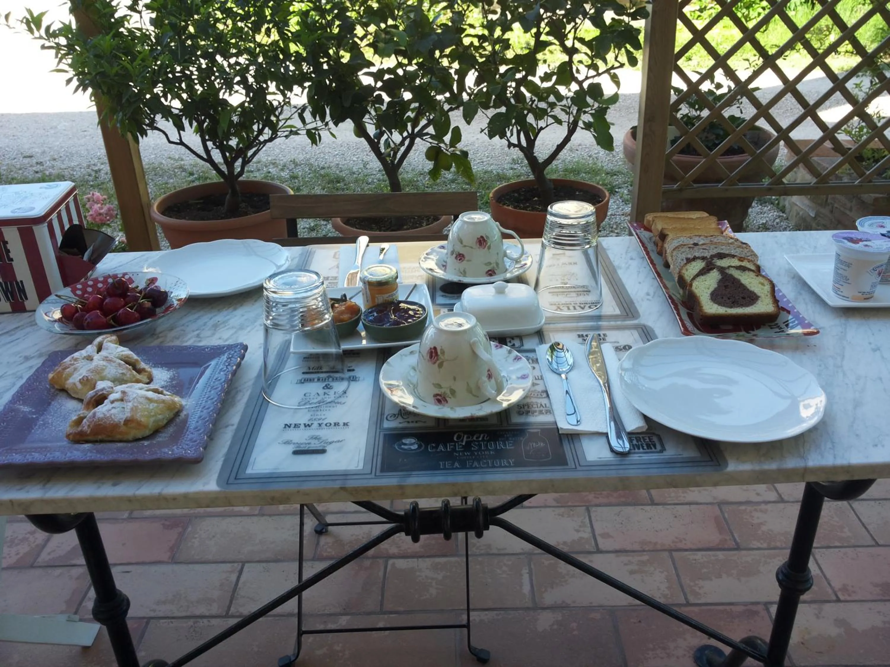 Italian breakfast in B&B Antegiano