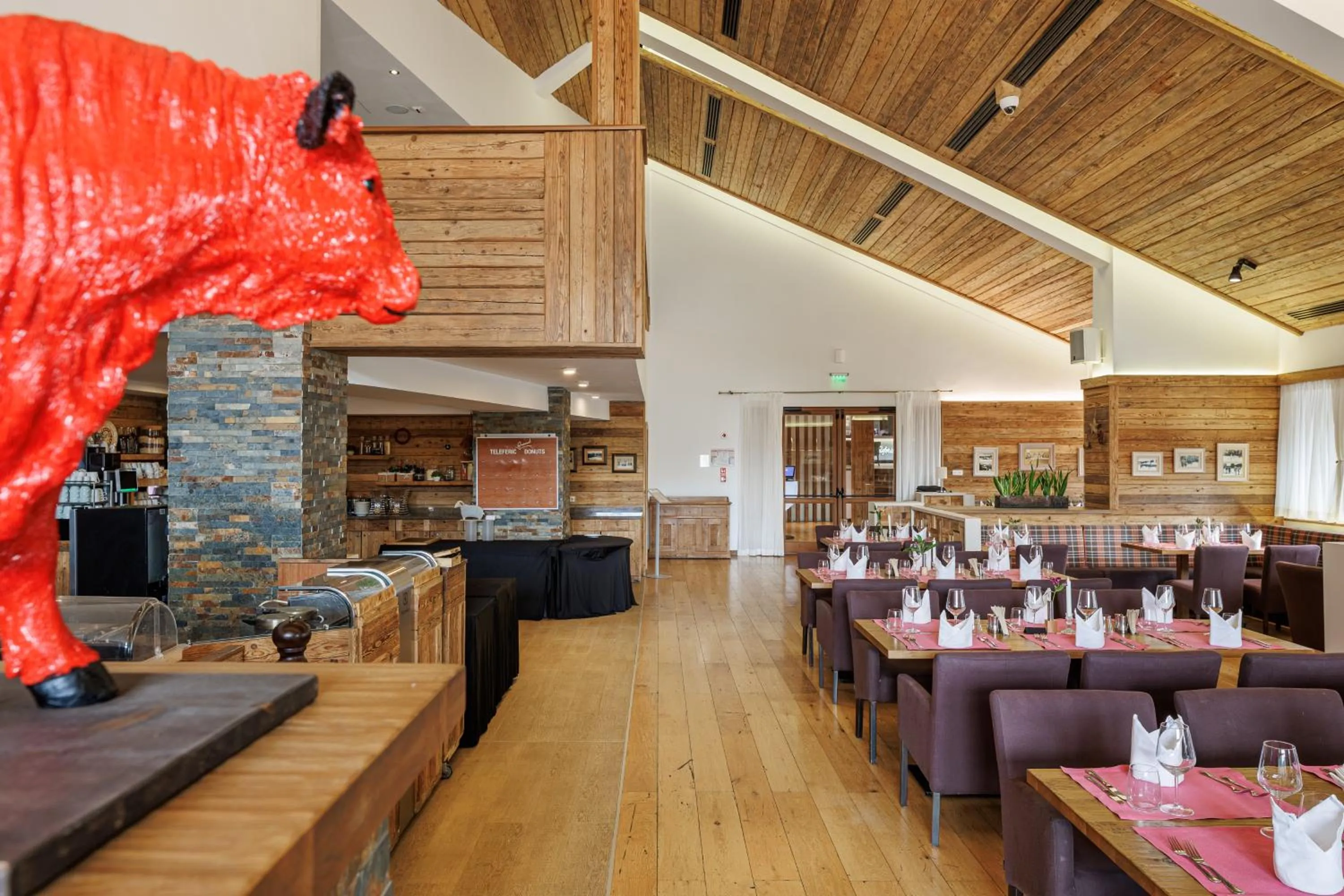 Restaurant/places to eat in Teleferic Grand Hotel