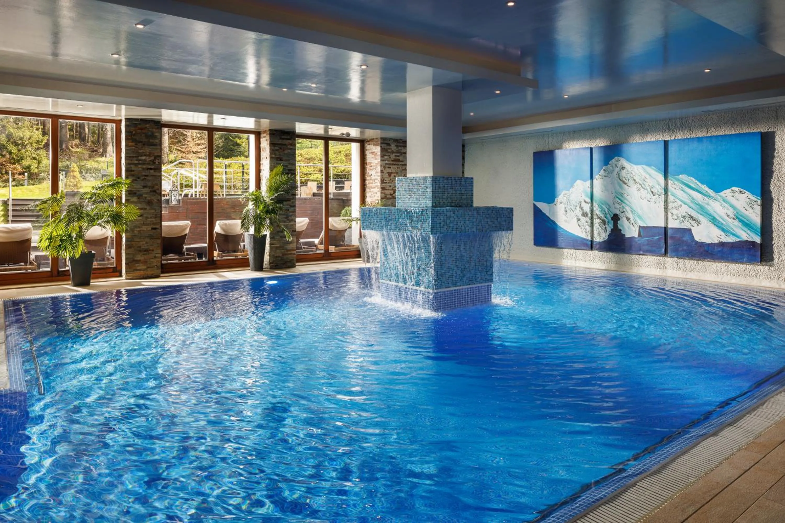 Pool view in Teleferic Grand Hotel