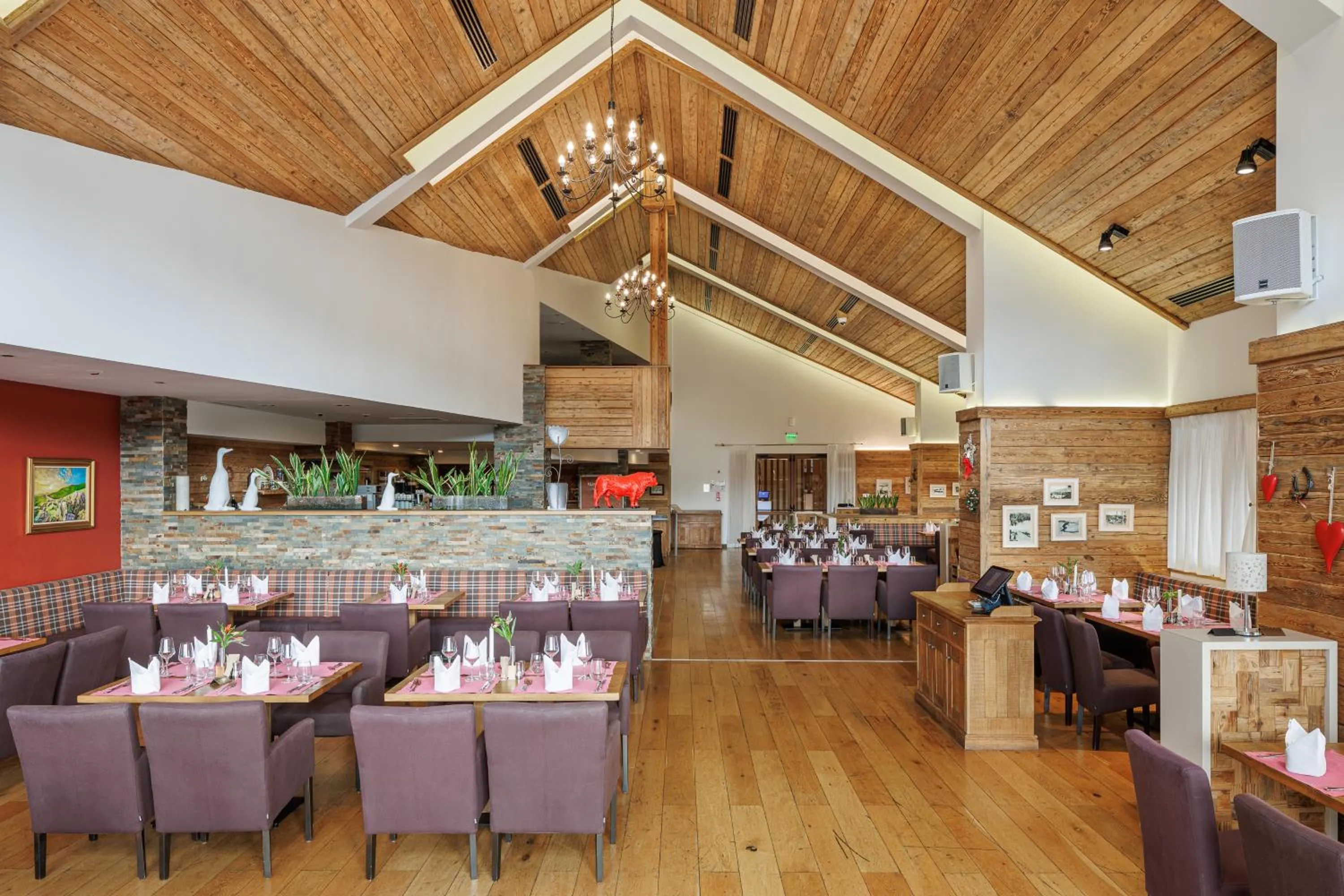 Restaurant/places to eat in Teleferic Grand Hotel