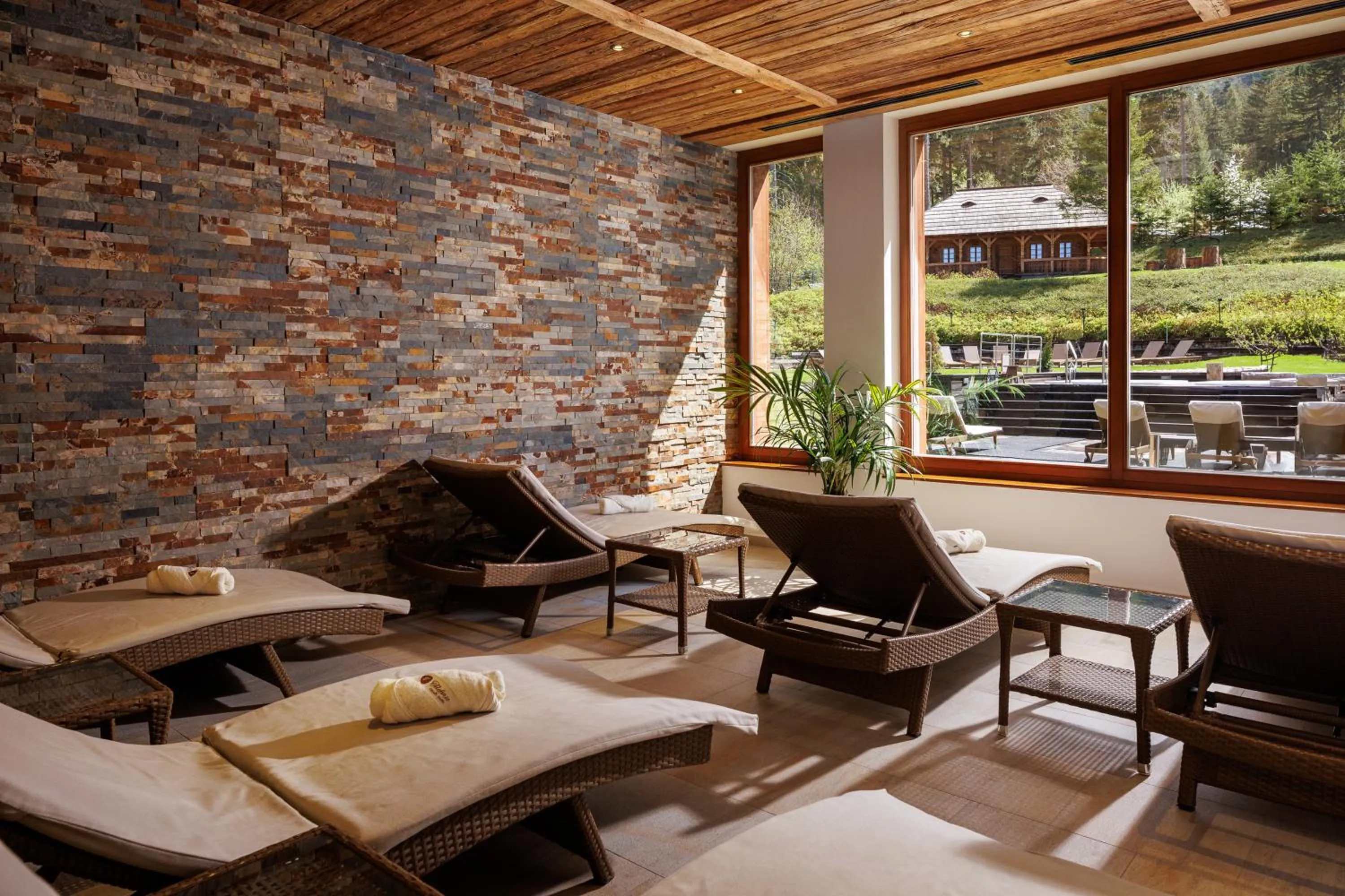 Spring in Teleferic Grand Hotel