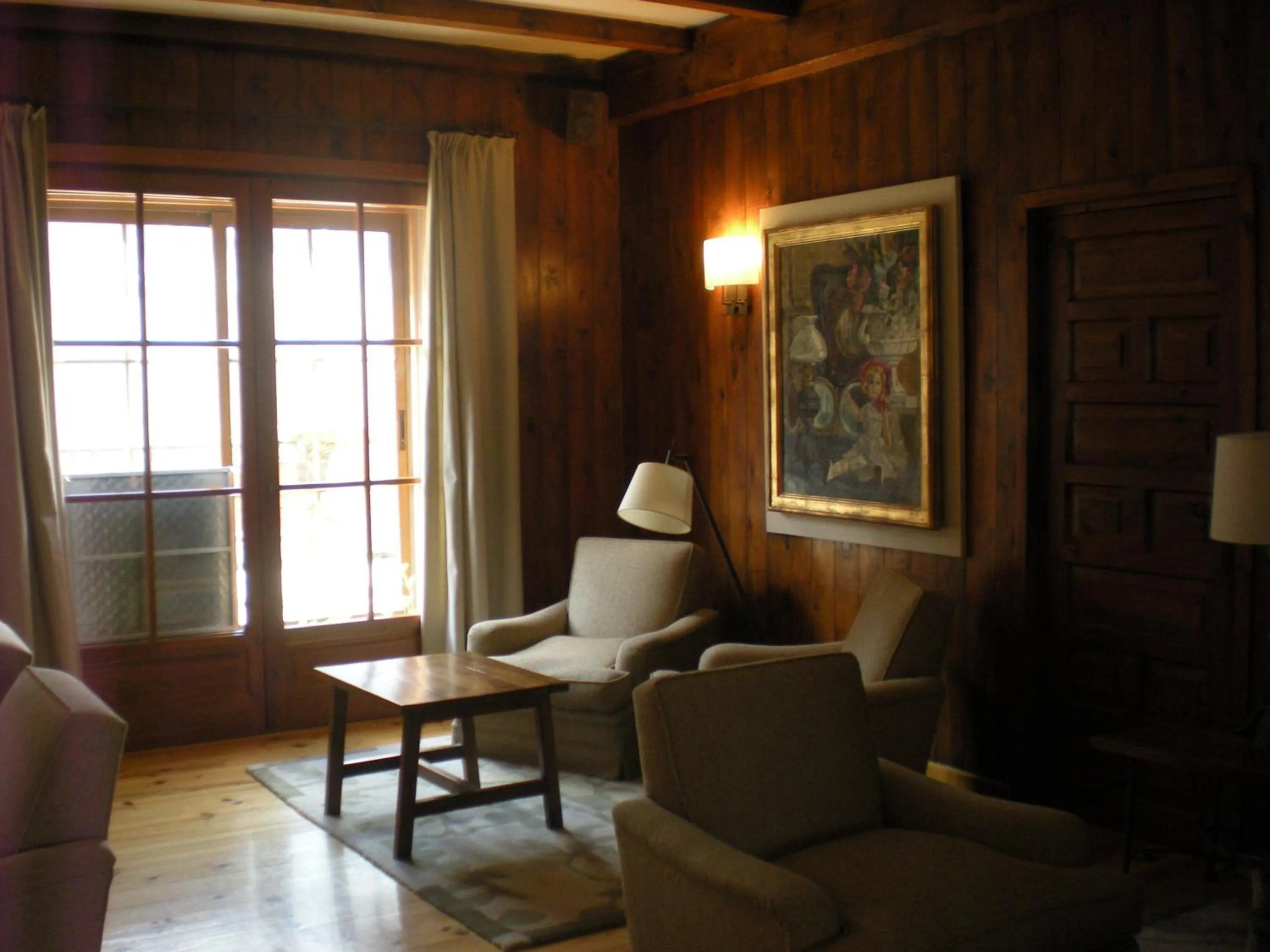 Communal lounge/ TV room in Parador de Bielsa