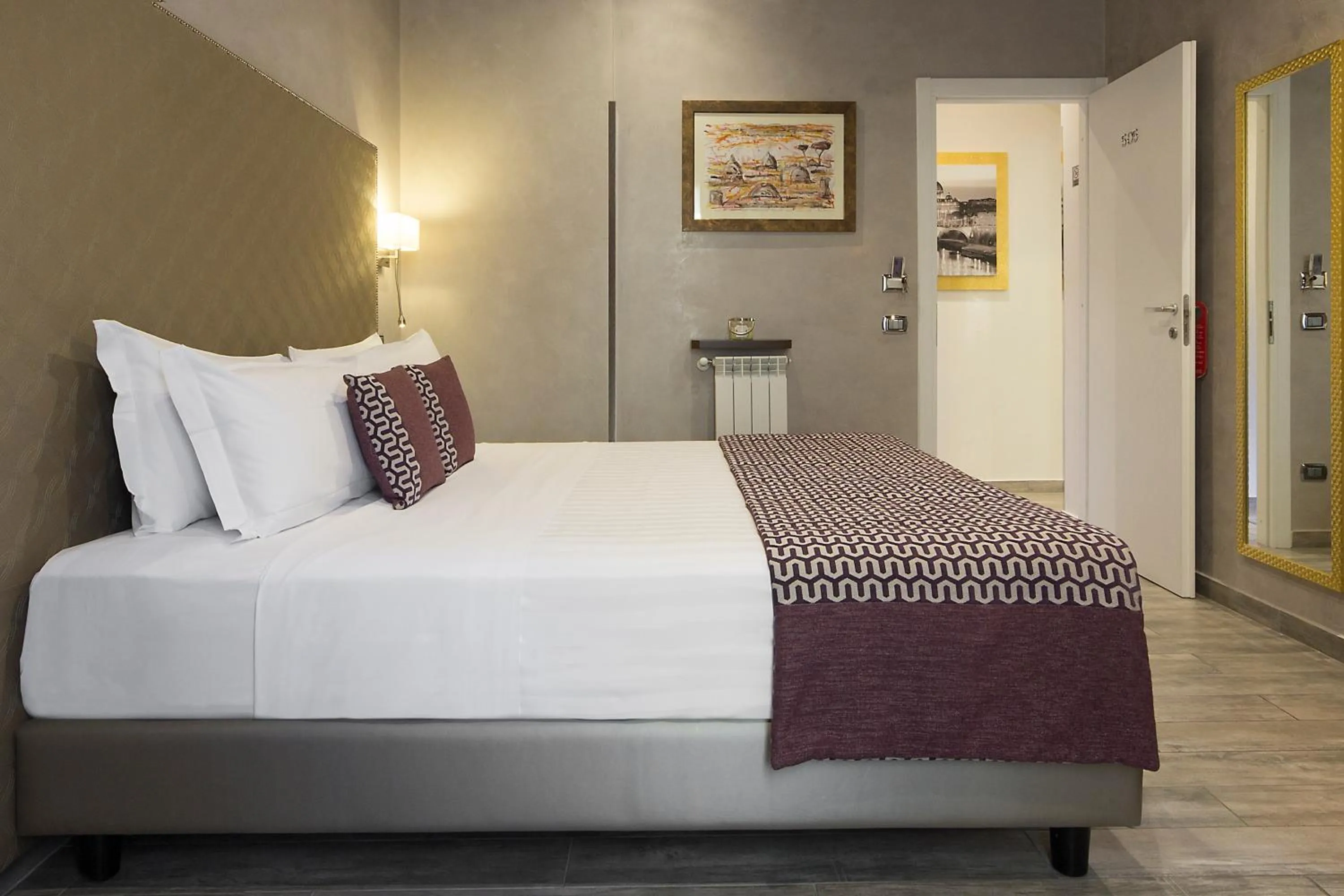 Photo of the whole room, Bed in Vaticano Julia Guest House