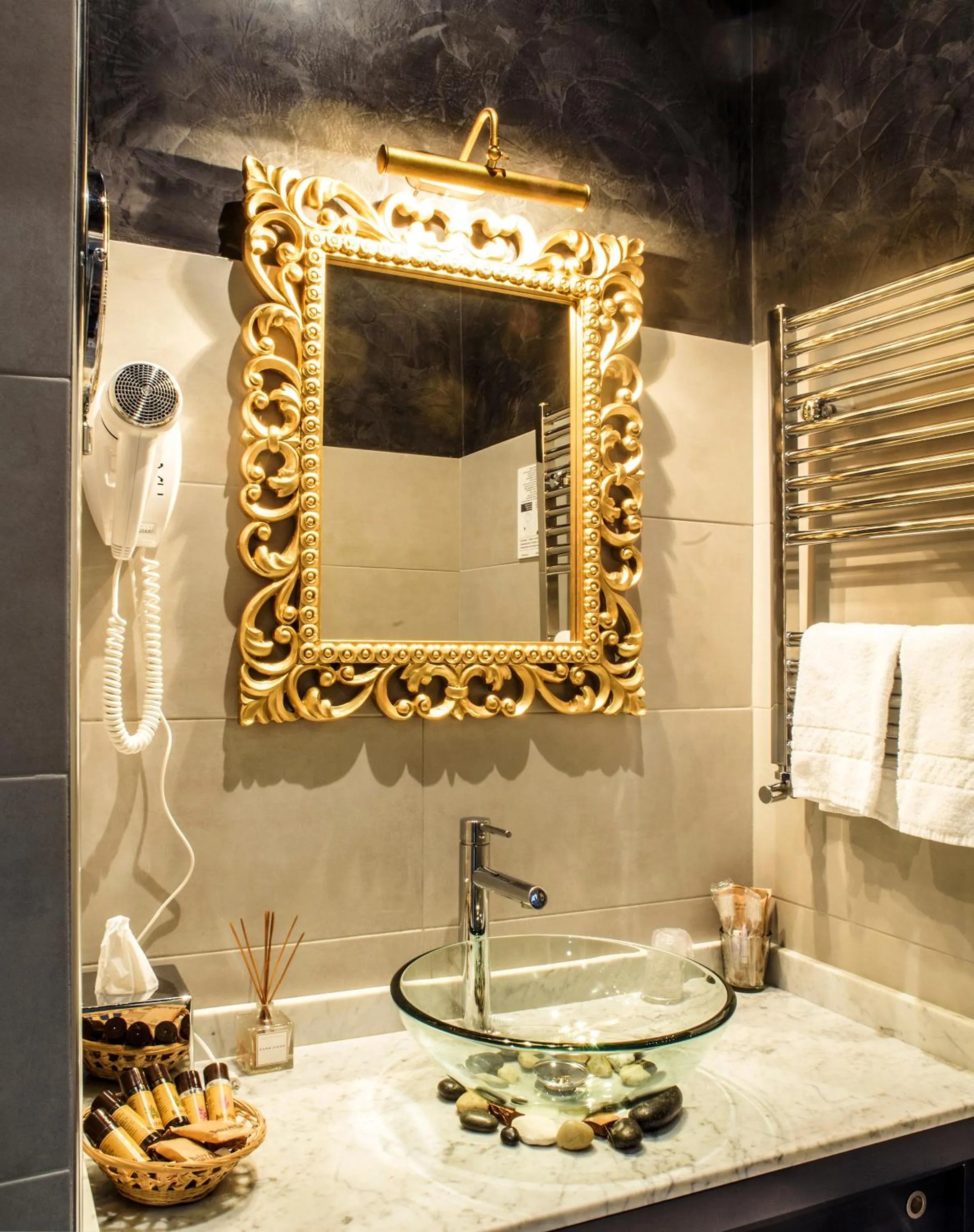 Bathroom in Vaticano Julia Guest House