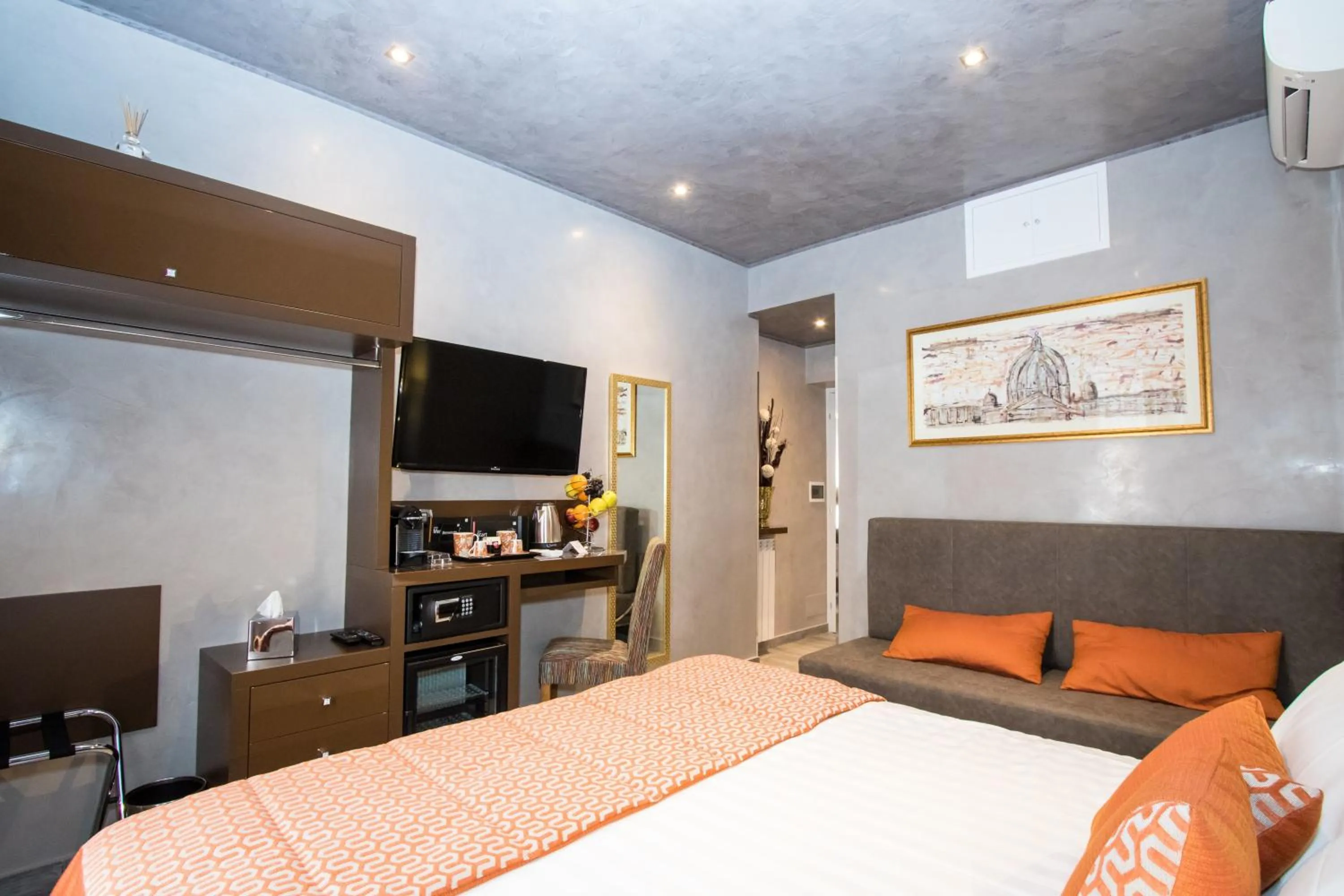 Photo of the whole room, Bed in Vaticano Julia Guest House