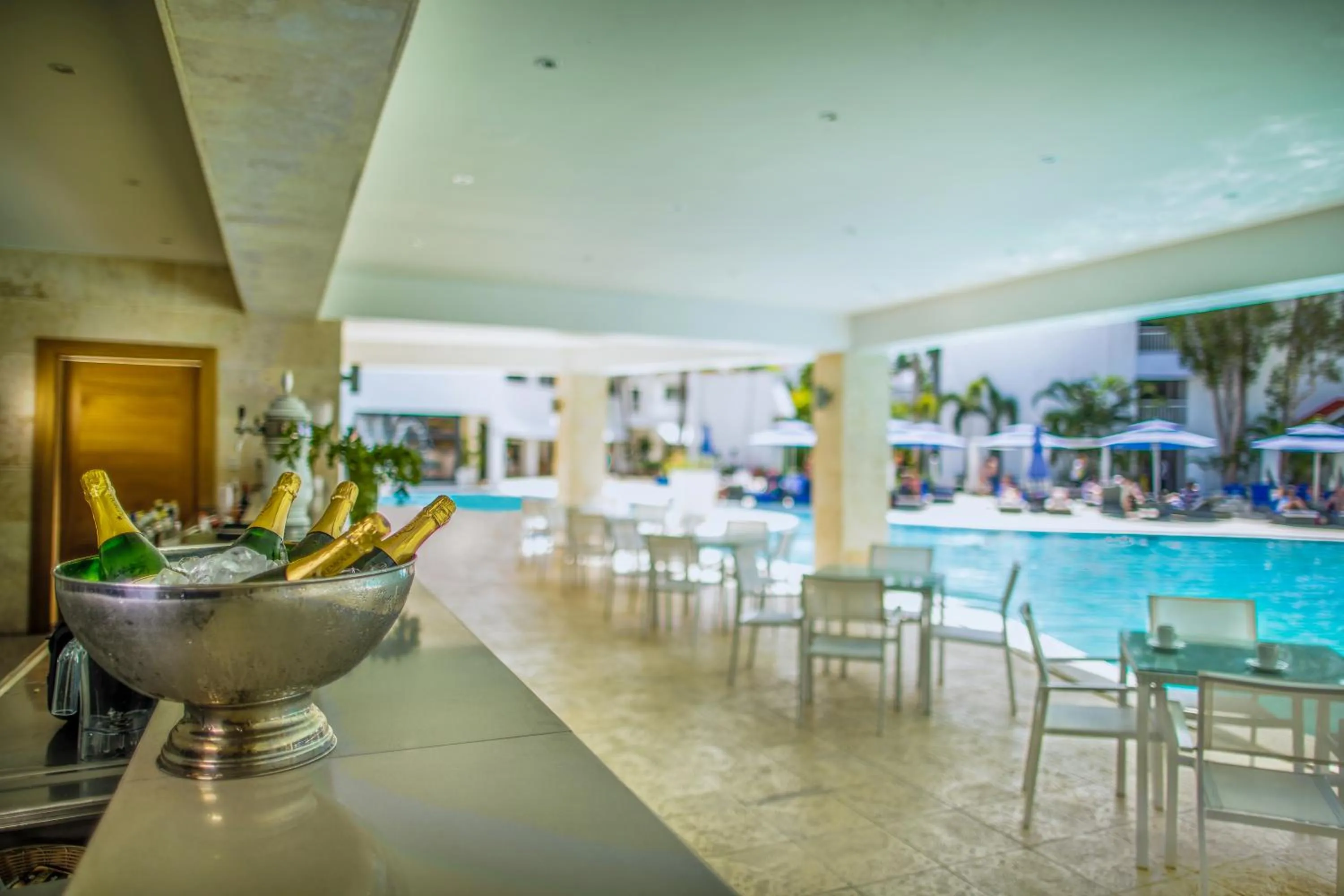 Lounge or bar in Viva Heavens by Wyndham, A Trademark All Inclusive