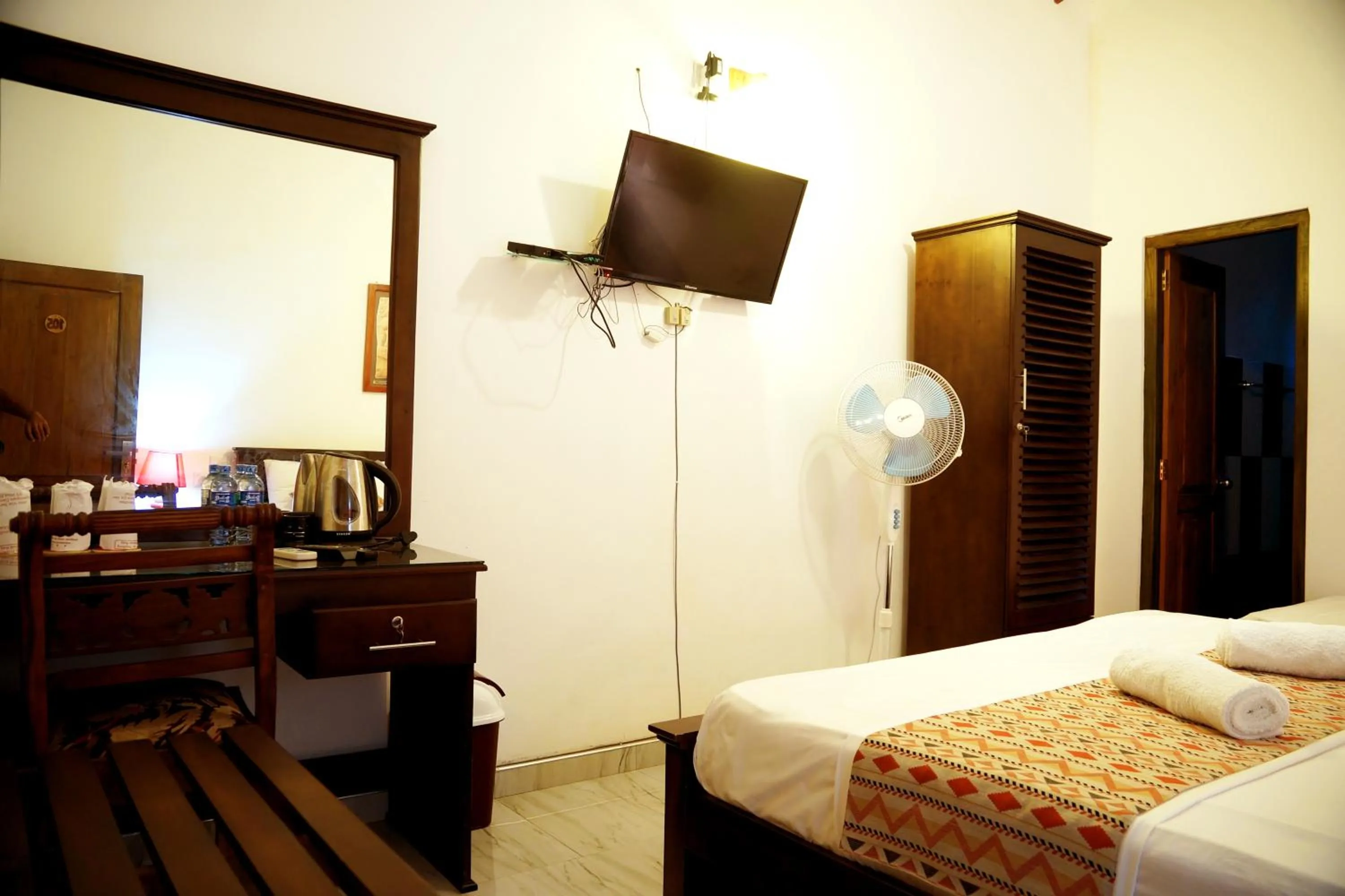Photo of the whole room, Bed in Kandy Moon Hills Hotel