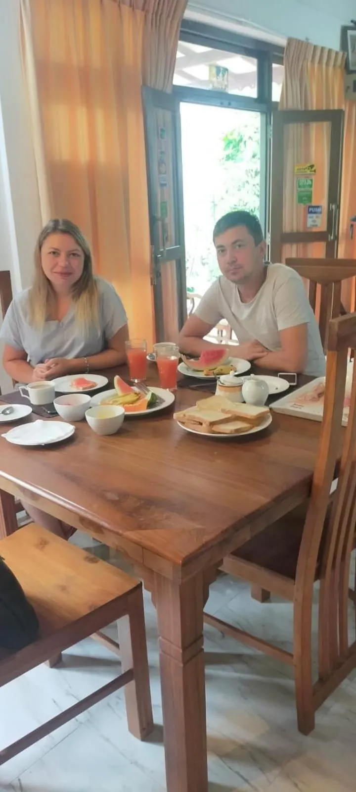 People in Kandy Moon Hills Hotel