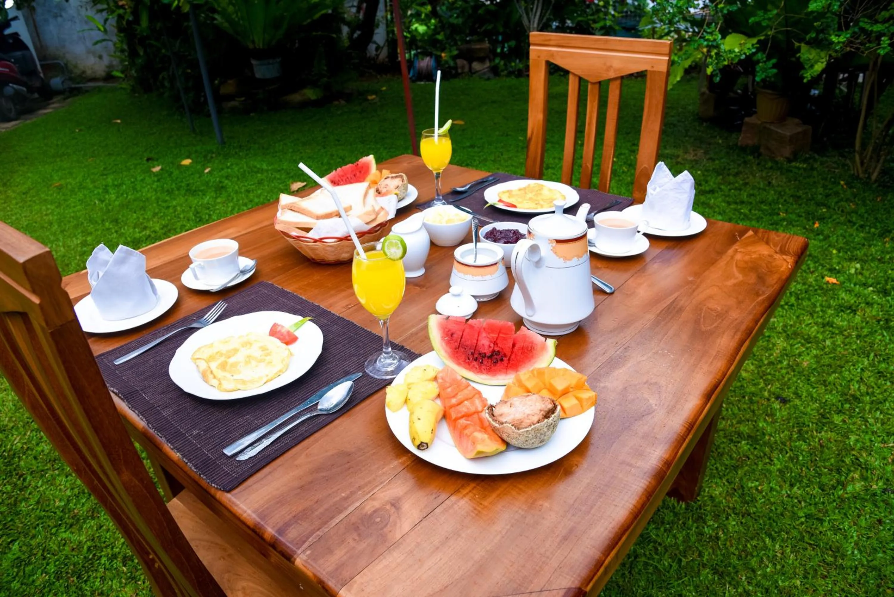 Food and drinks in Kandy Moon Hills Hotel