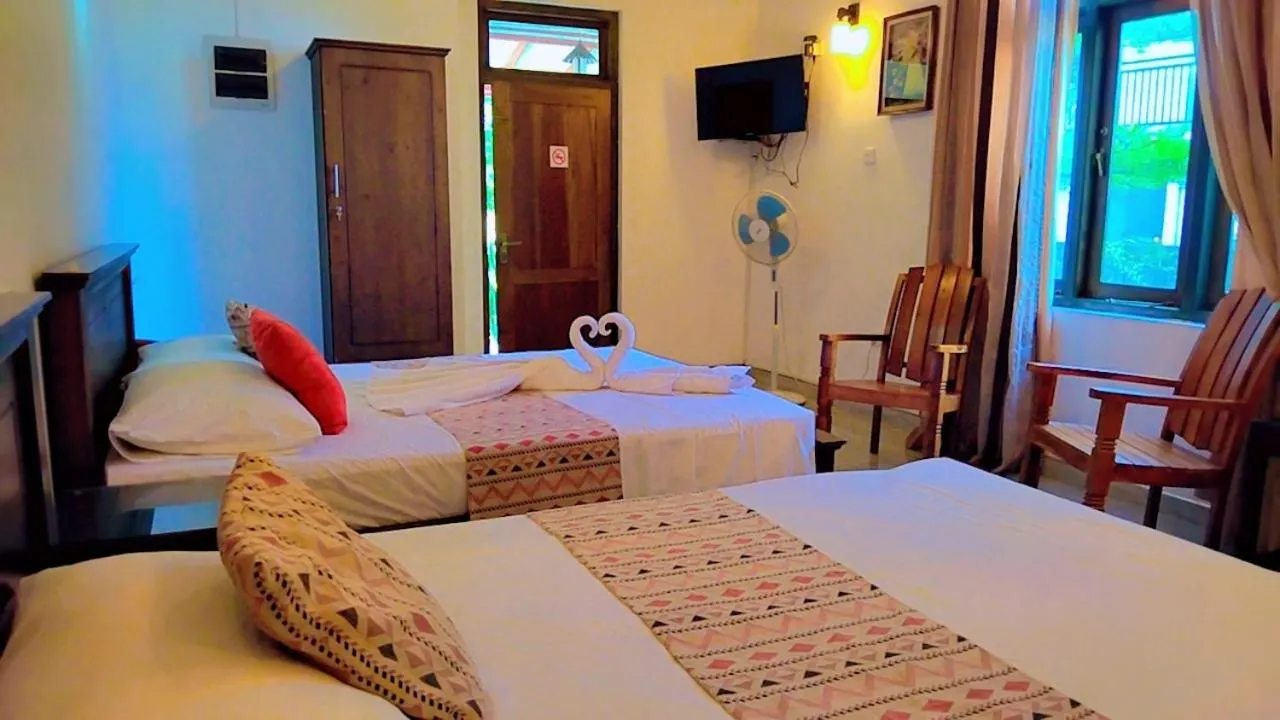 TV and multimedia, Bed in Kandy Moon Hills Hotel