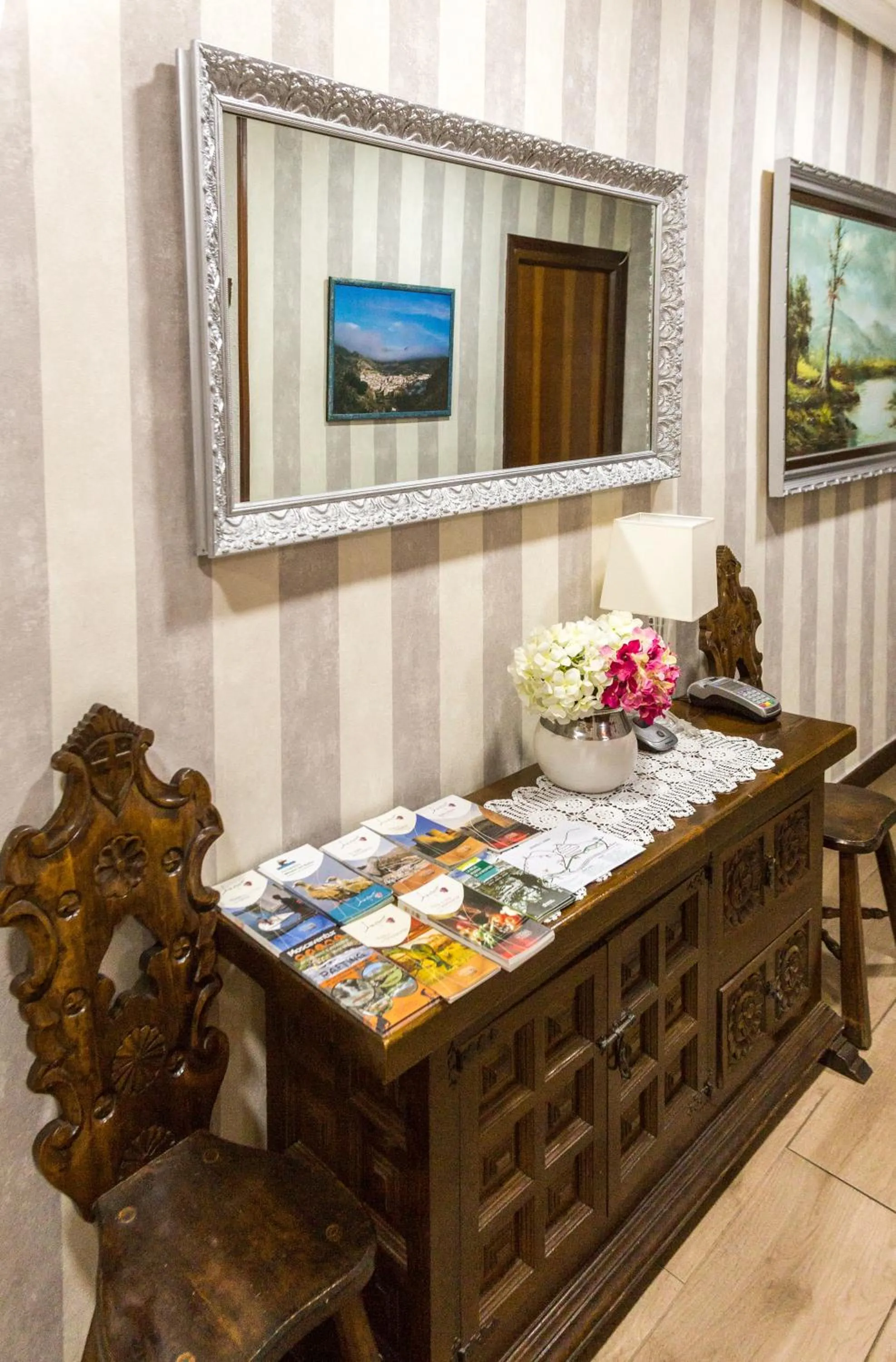 Lobby or reception in Hotel Parras Arnedillo