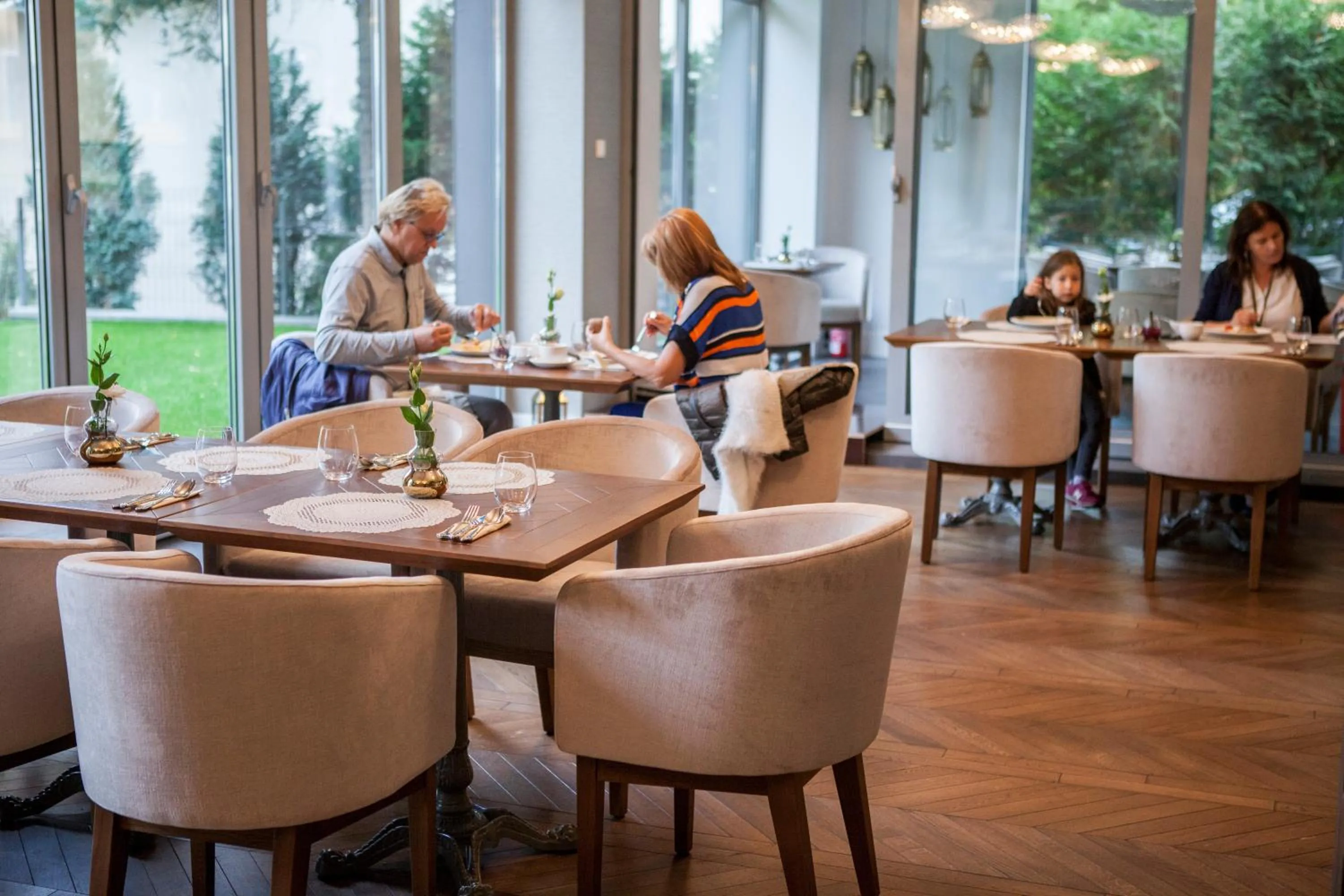 Restaurant/places to eat in Hotel Alhambra