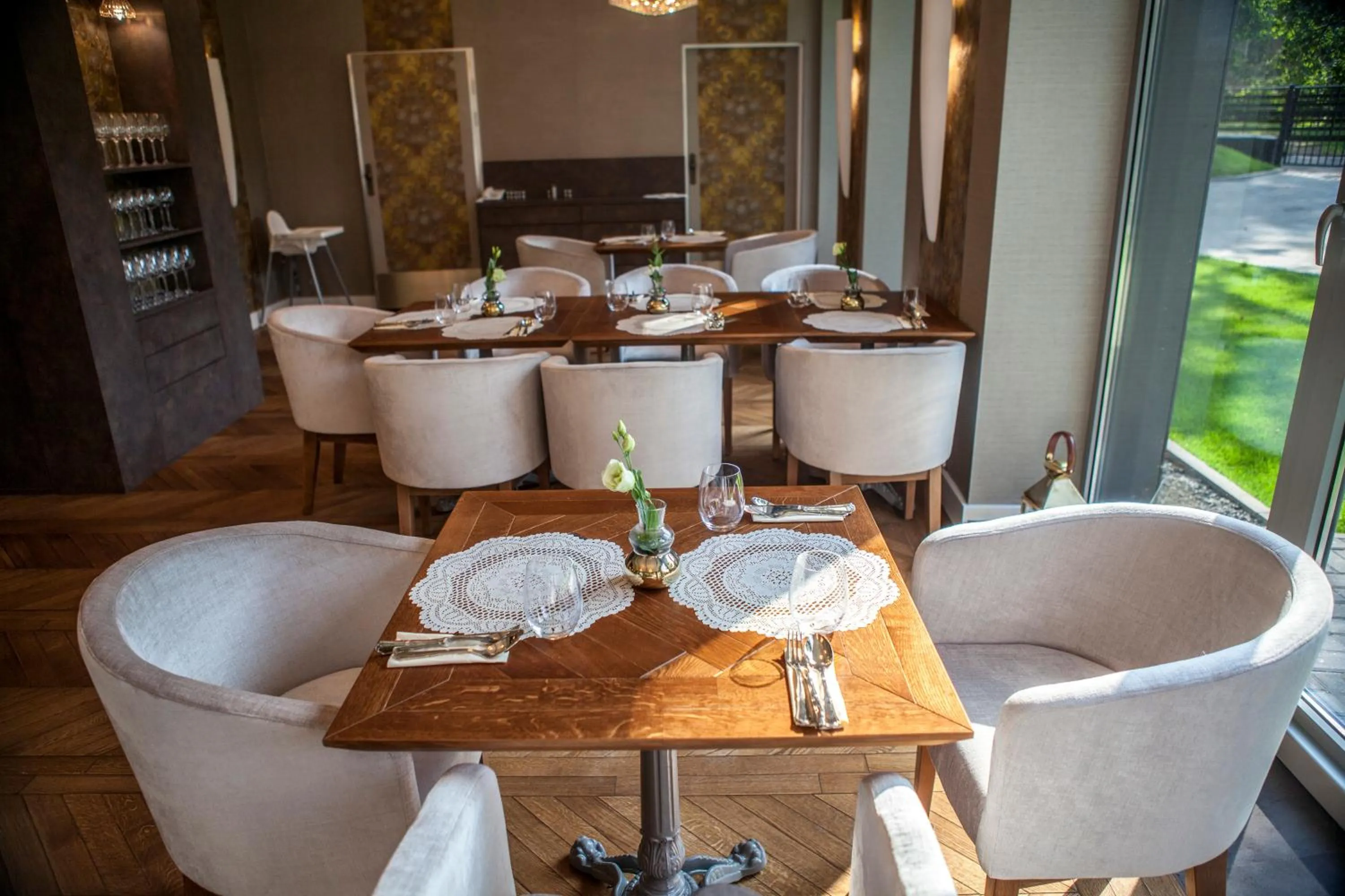 Restaurant/places to eat in Hotel Alhambra
