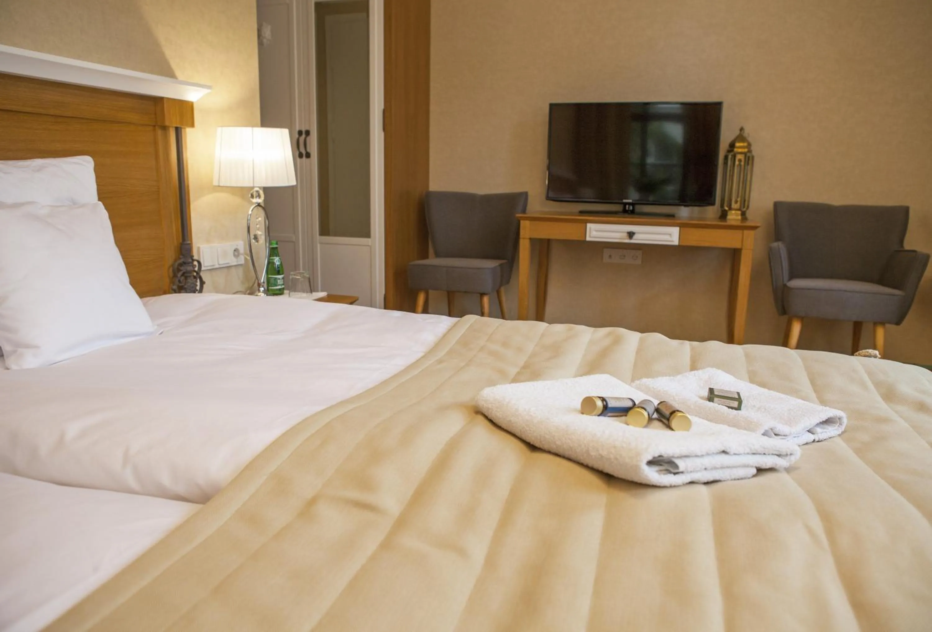 Photo of the whole room, Bed in Hotel Alhambra