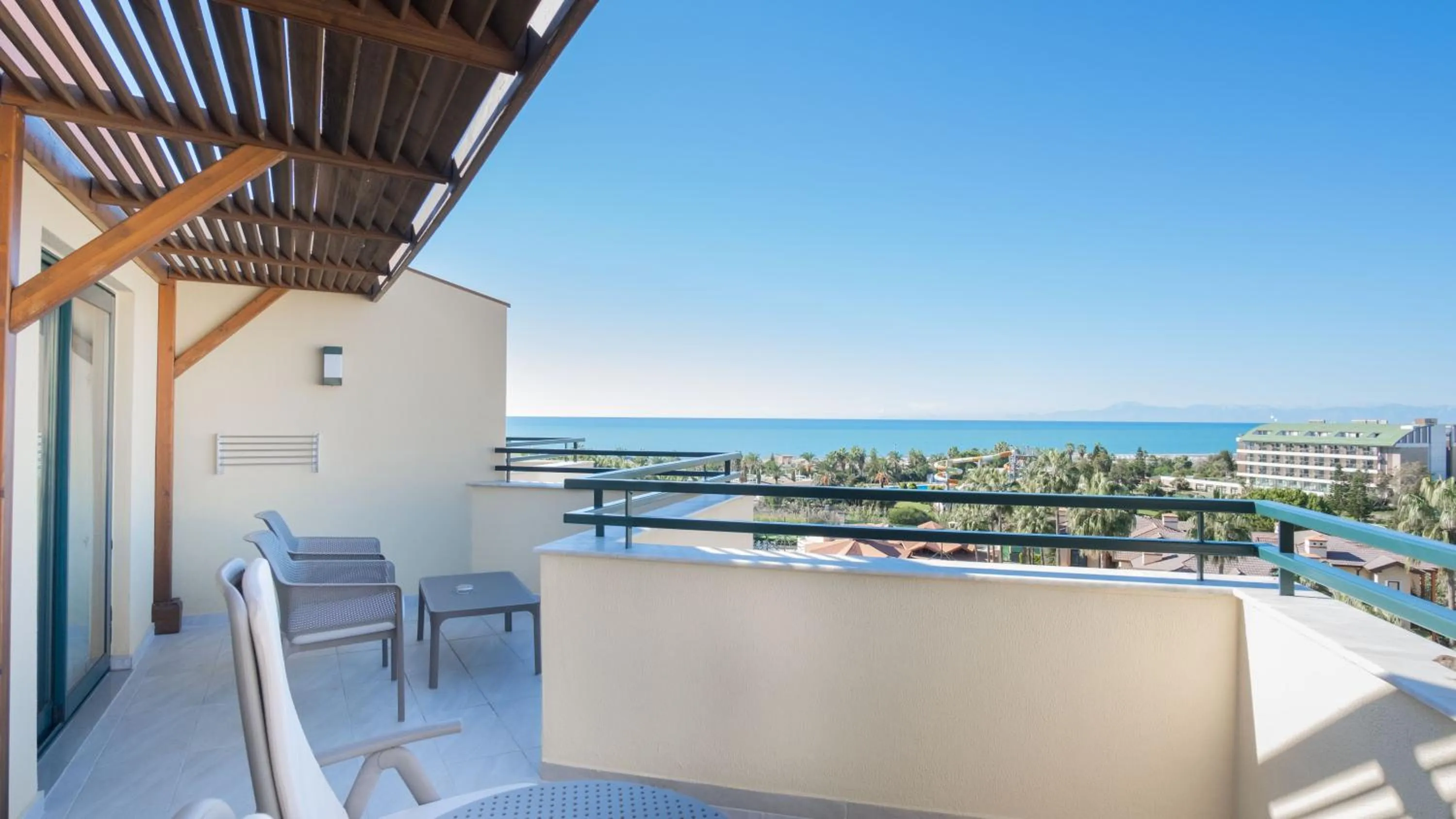 Day in Miramare Queen Hotel - Ultra All Inclusive