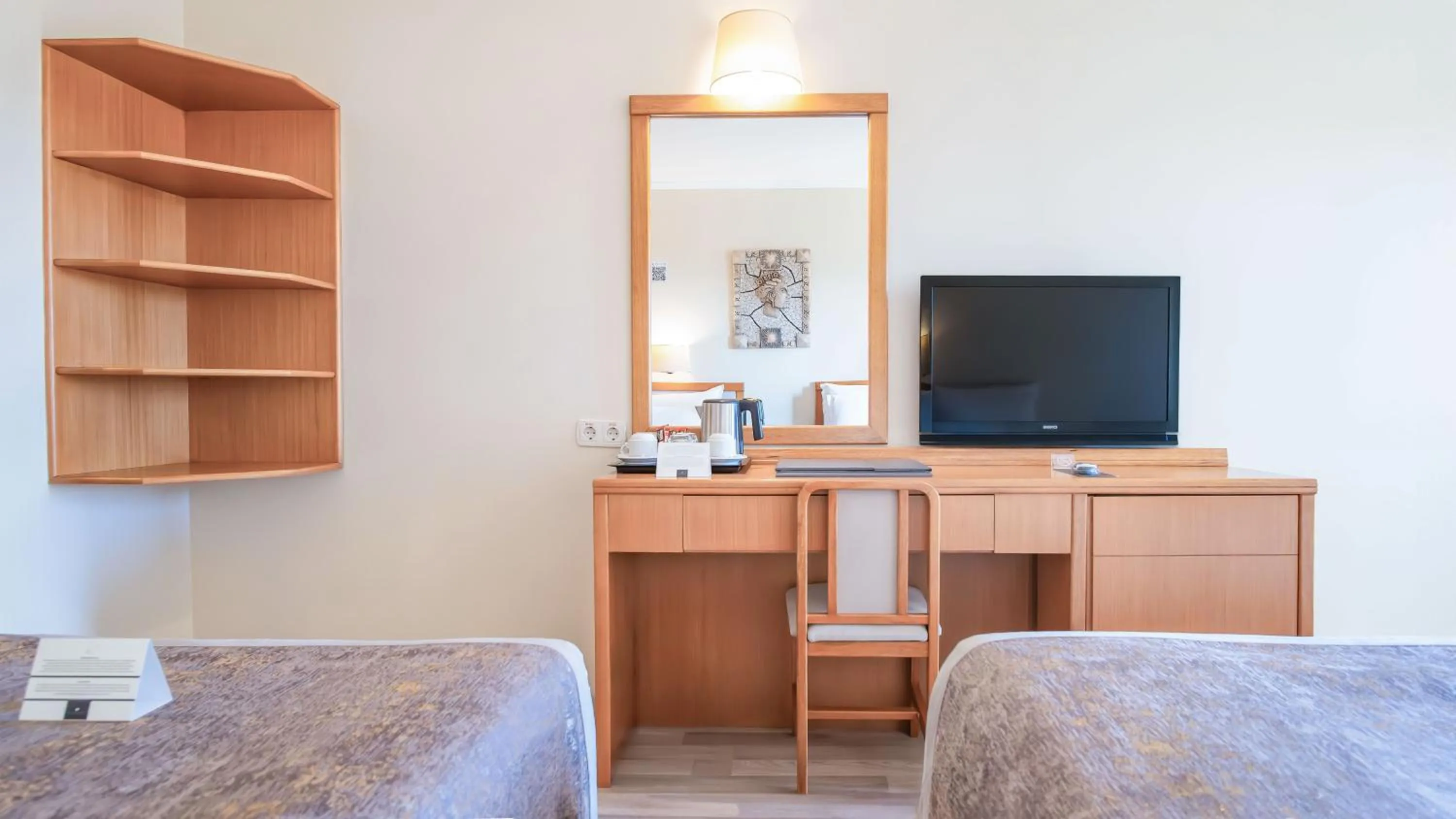 TV and multimedia, Bed in Miramare Queen Hotel - Ultra All Inclusive