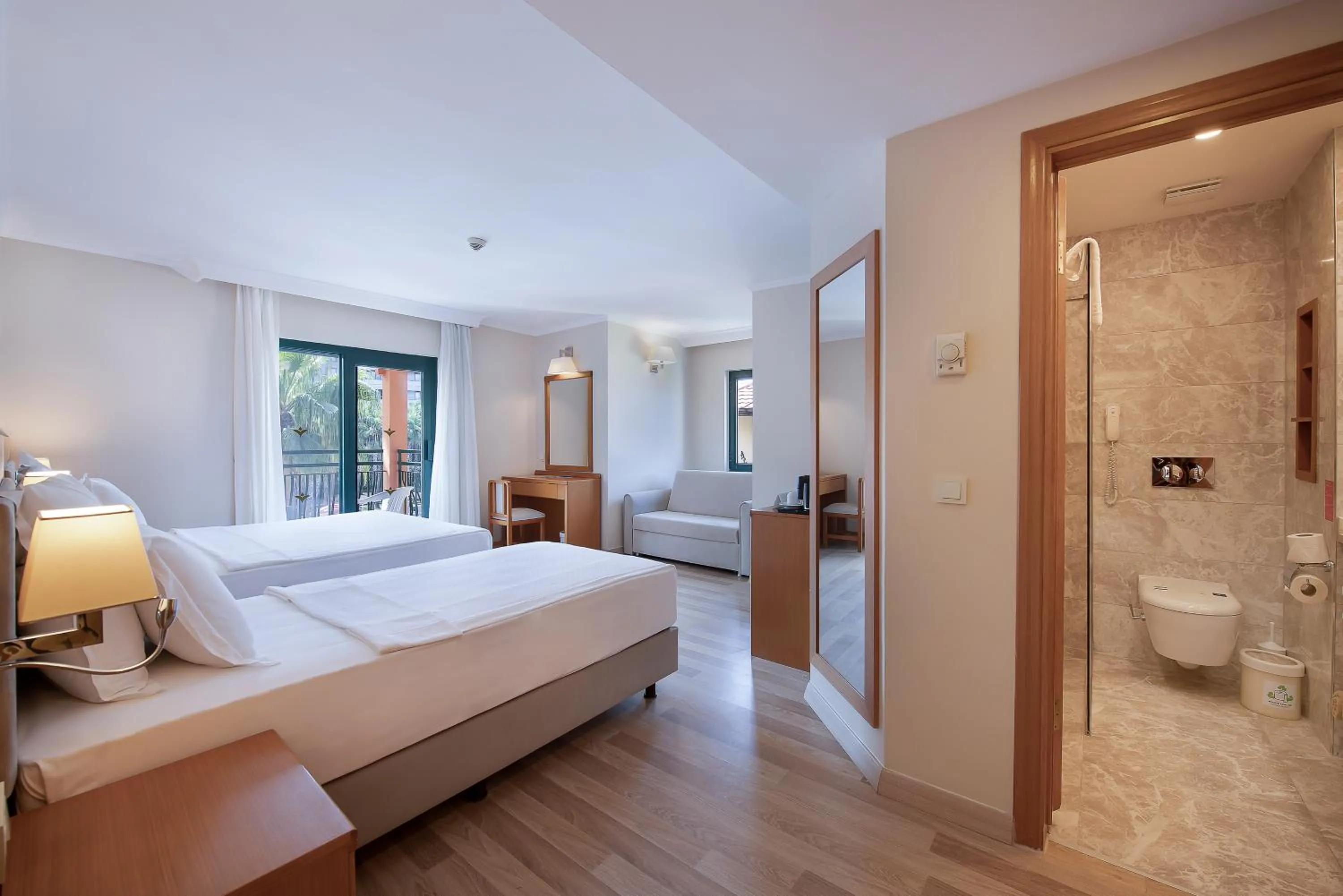 Shower, Bed in Miramare Queen Hotel - Ultra All Inclusive