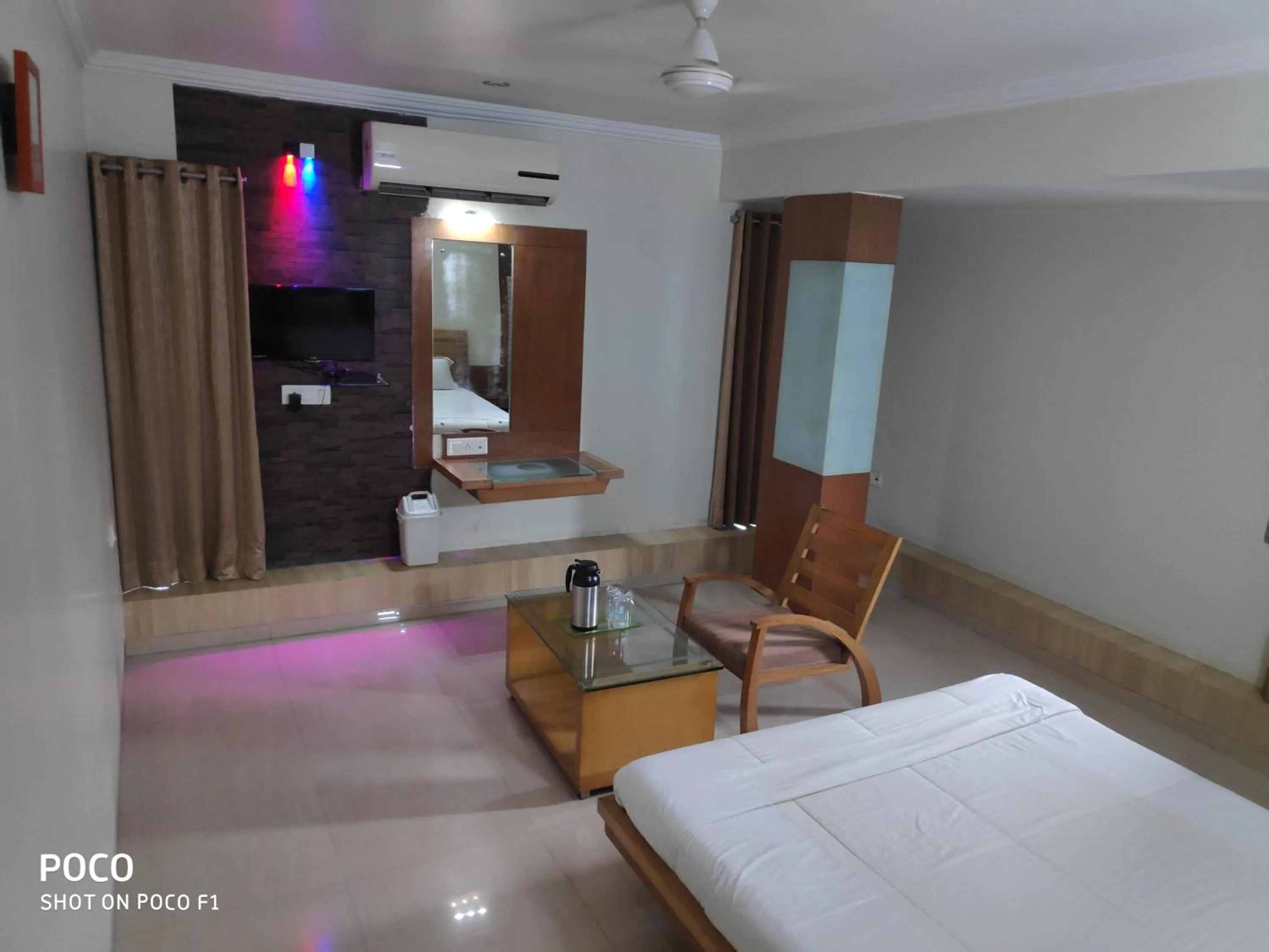 TV and multimedia, Bed in Hotel Easy Retreat