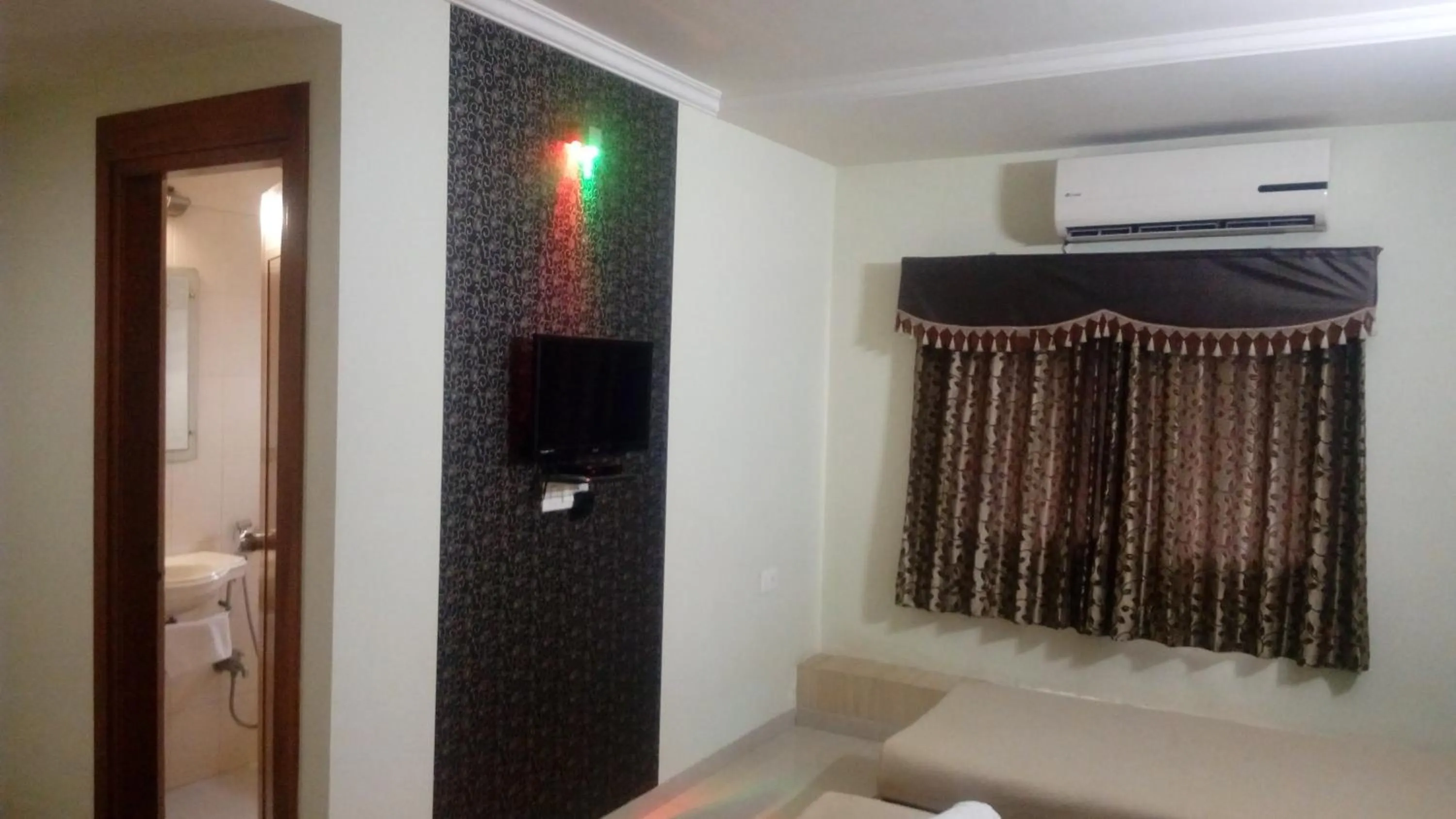 Photo of the whole room in Hotel Easy Retreat