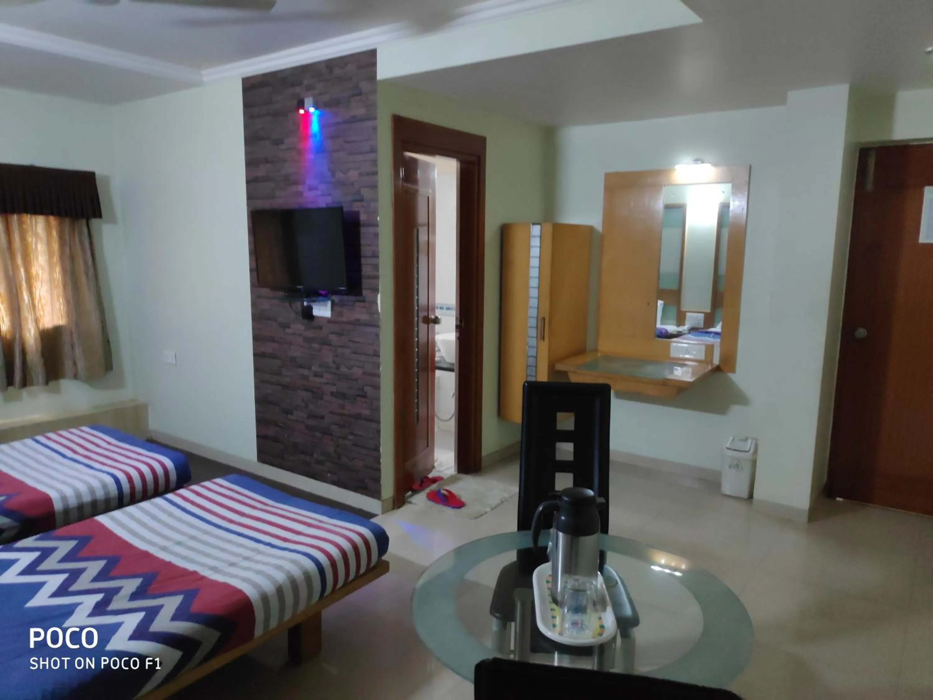 Photo of the whole room, Bed in Hotel Easy Retreat