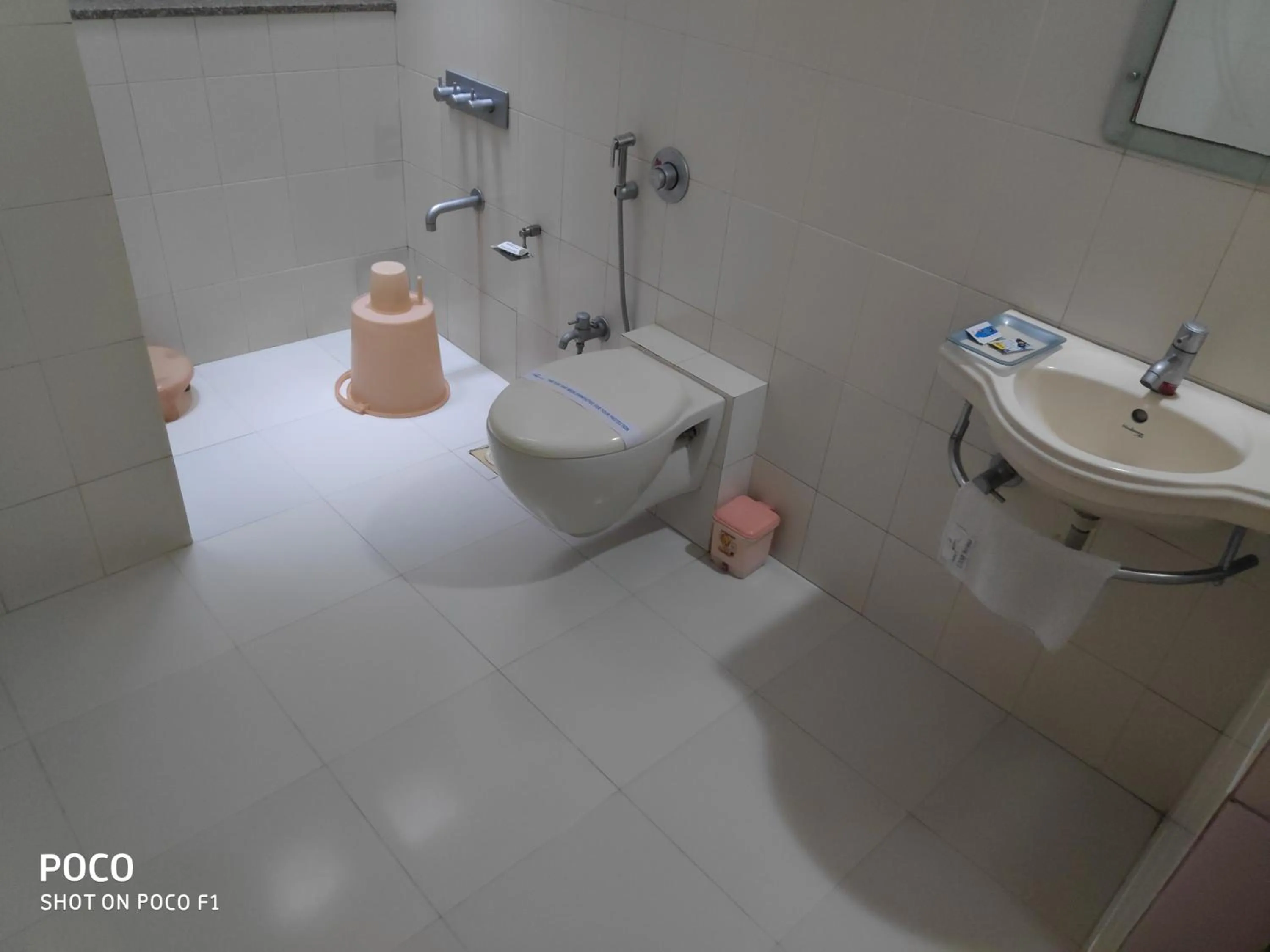 Toilet in Hotel Easy Retreat