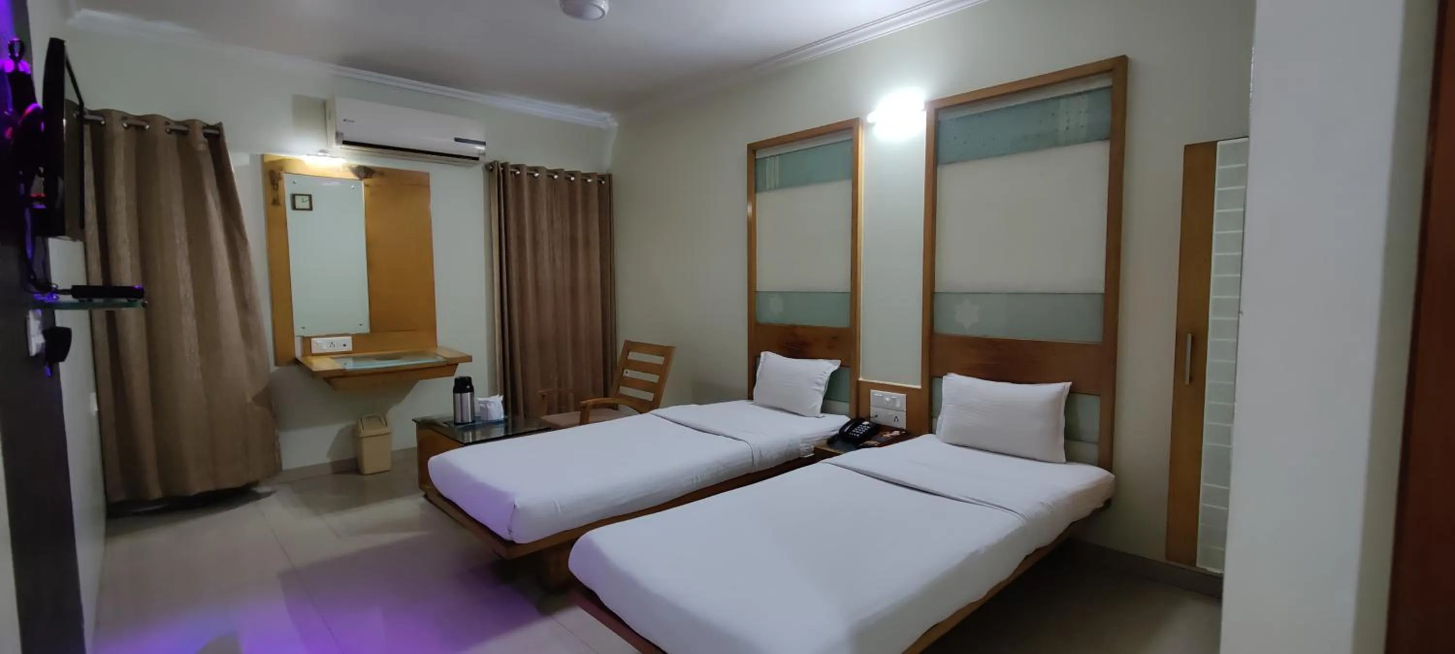 Photo of the whole room, Bed in Hotel Easy Retreat